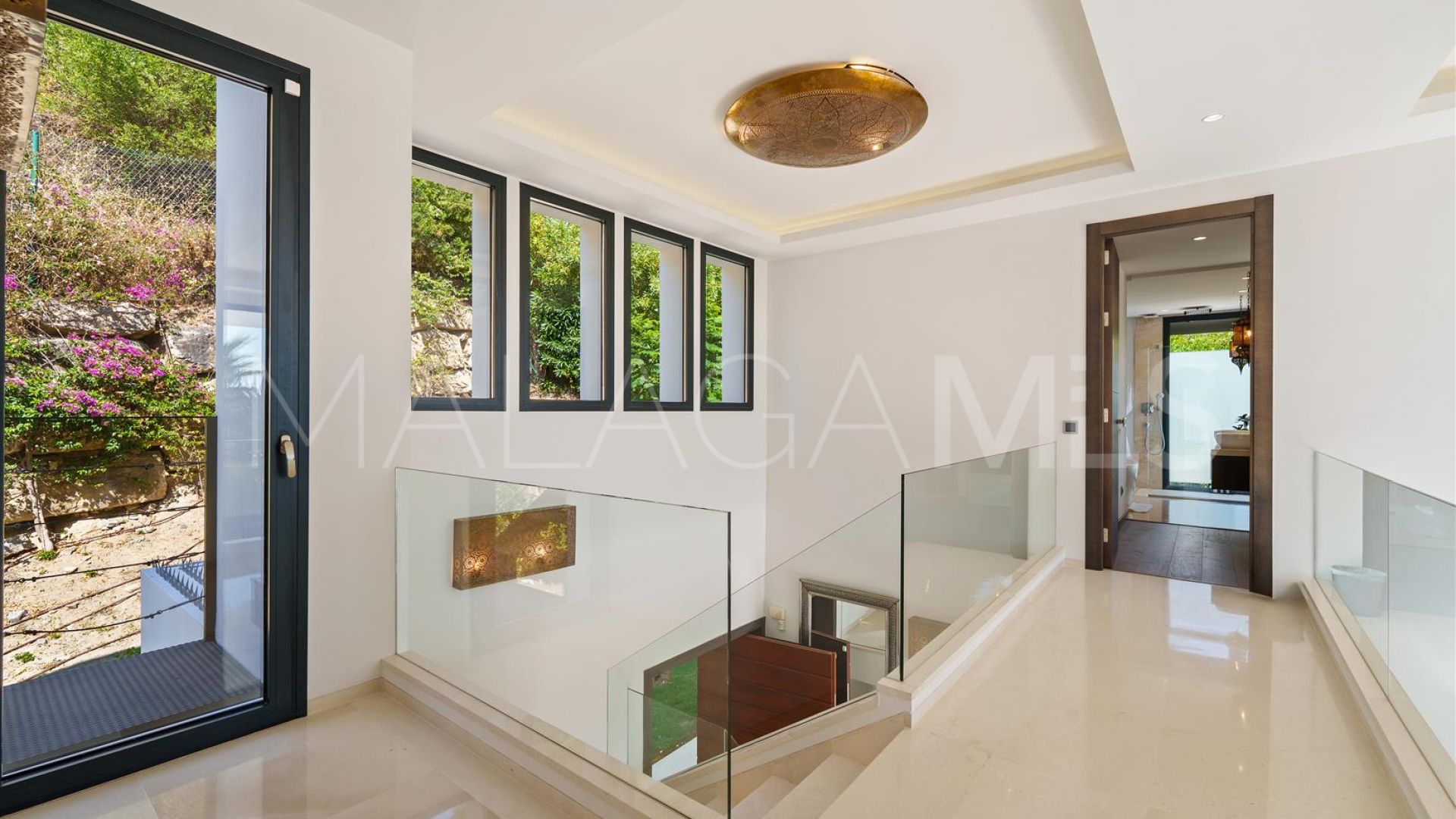 Nueva Andalucia 6 bedrooms villa for sale