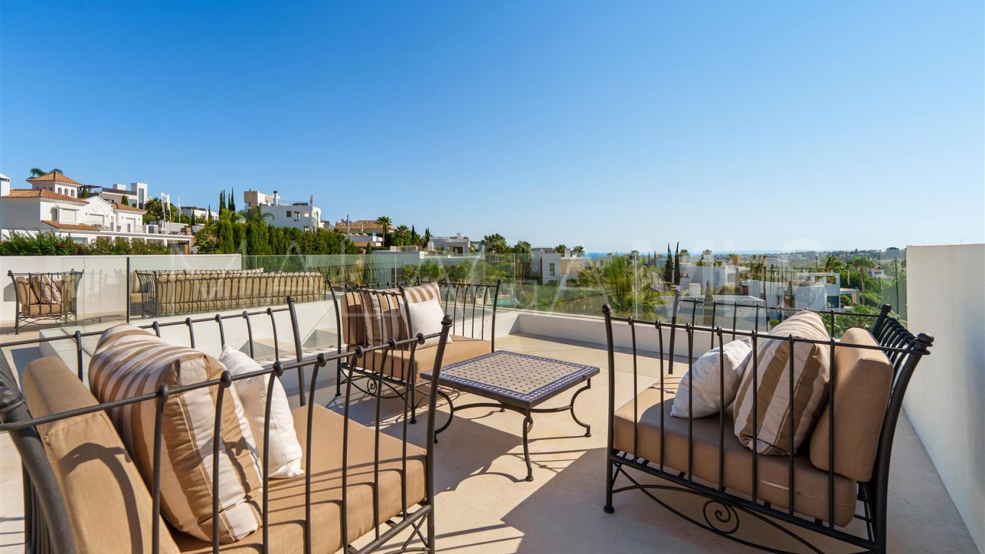 Nueva Andalucia 6 bedrooms villa for sale