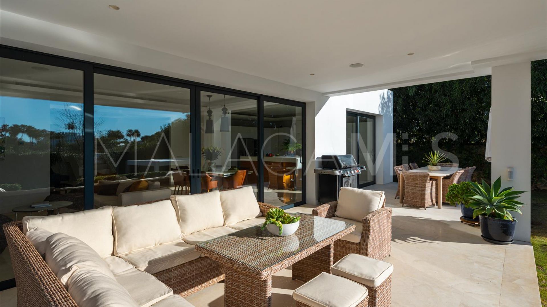 Villa for sale in Nueva Andalucia