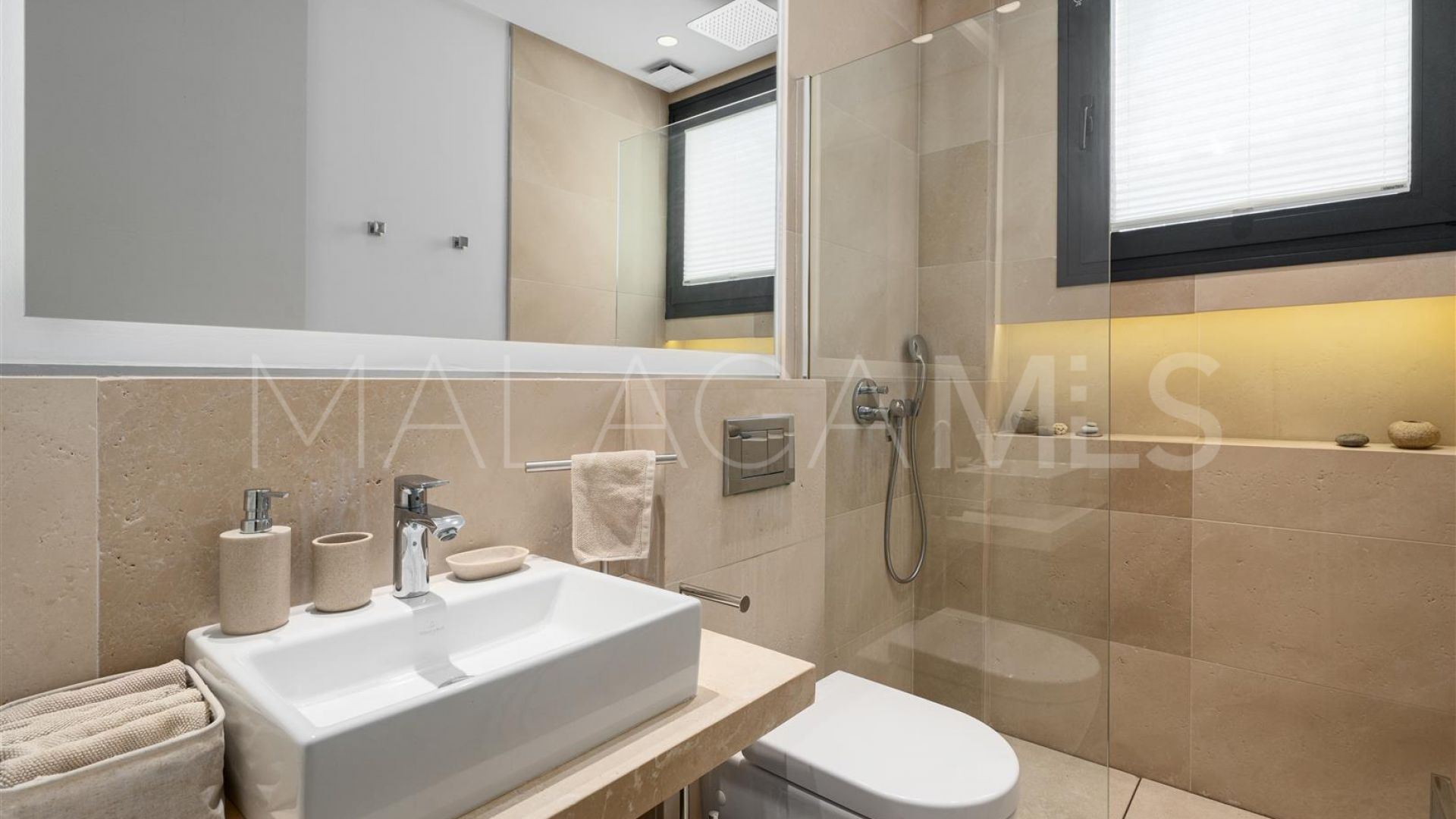 Villa for sale in Nueva Andalucia