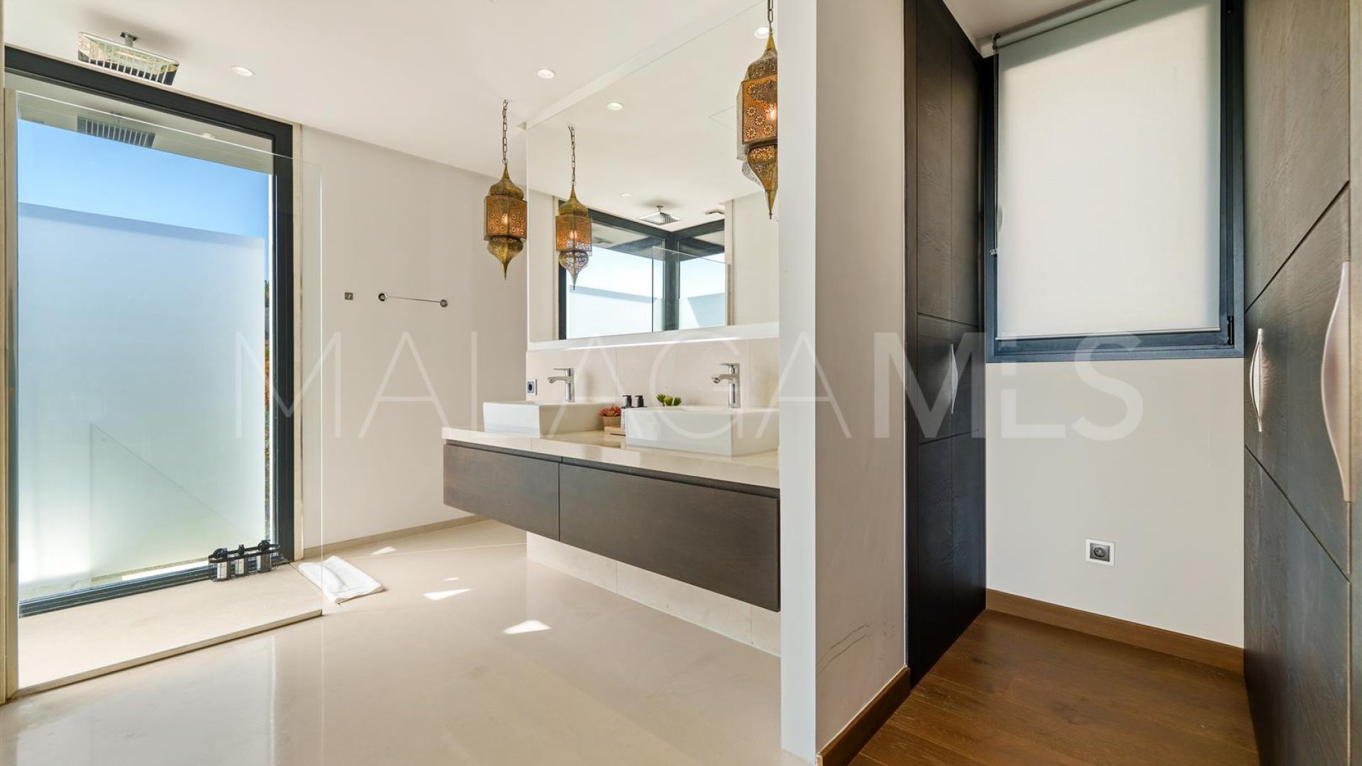 Nueva Andalucia 6 bedrooms villa for sale