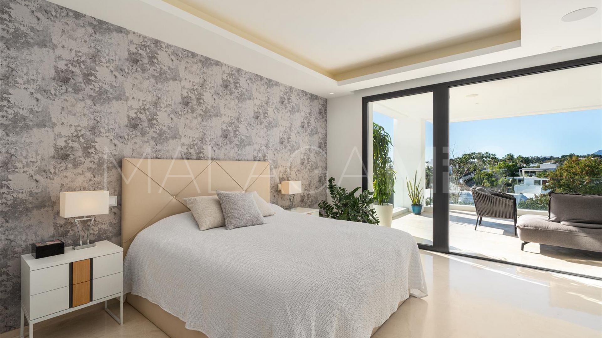 Villa for sale in Nueva Andalucia