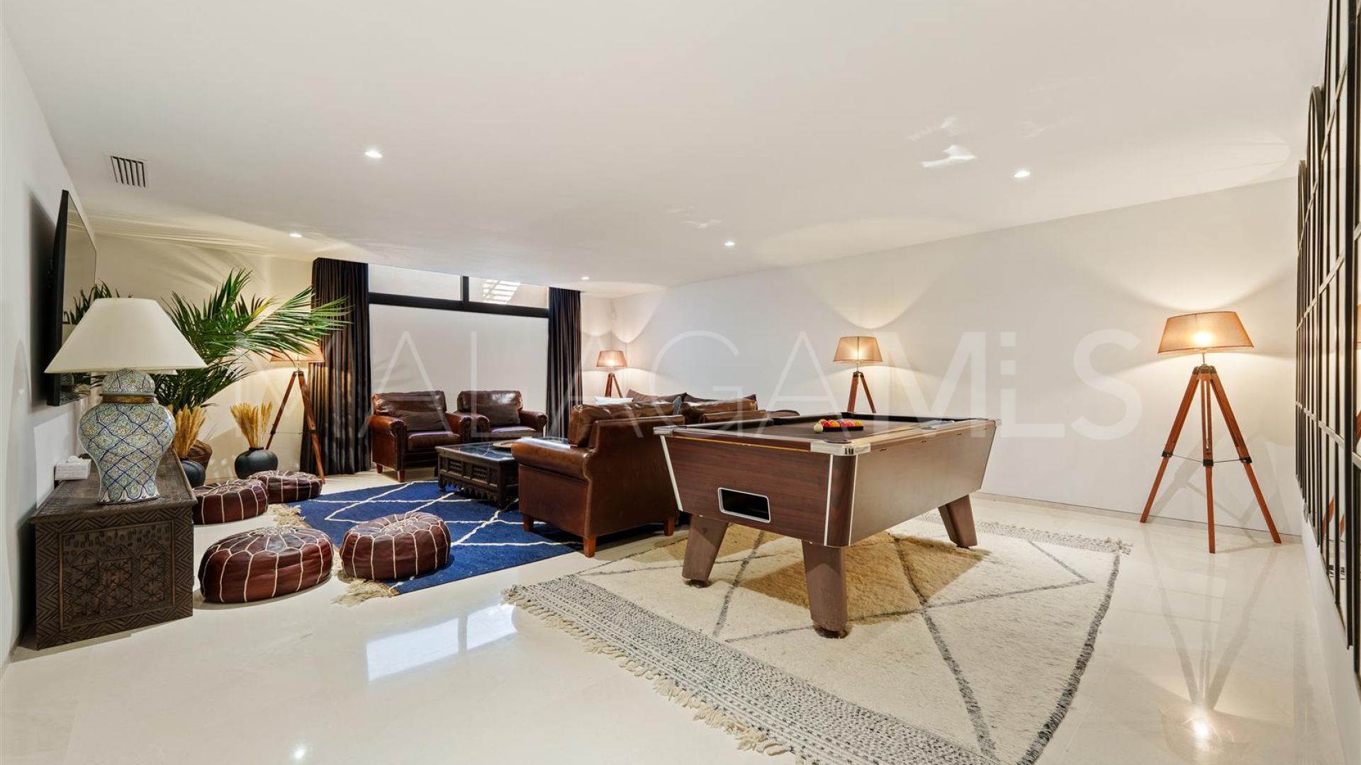 Nueva Andalucia 6 bedrooms villa for sale