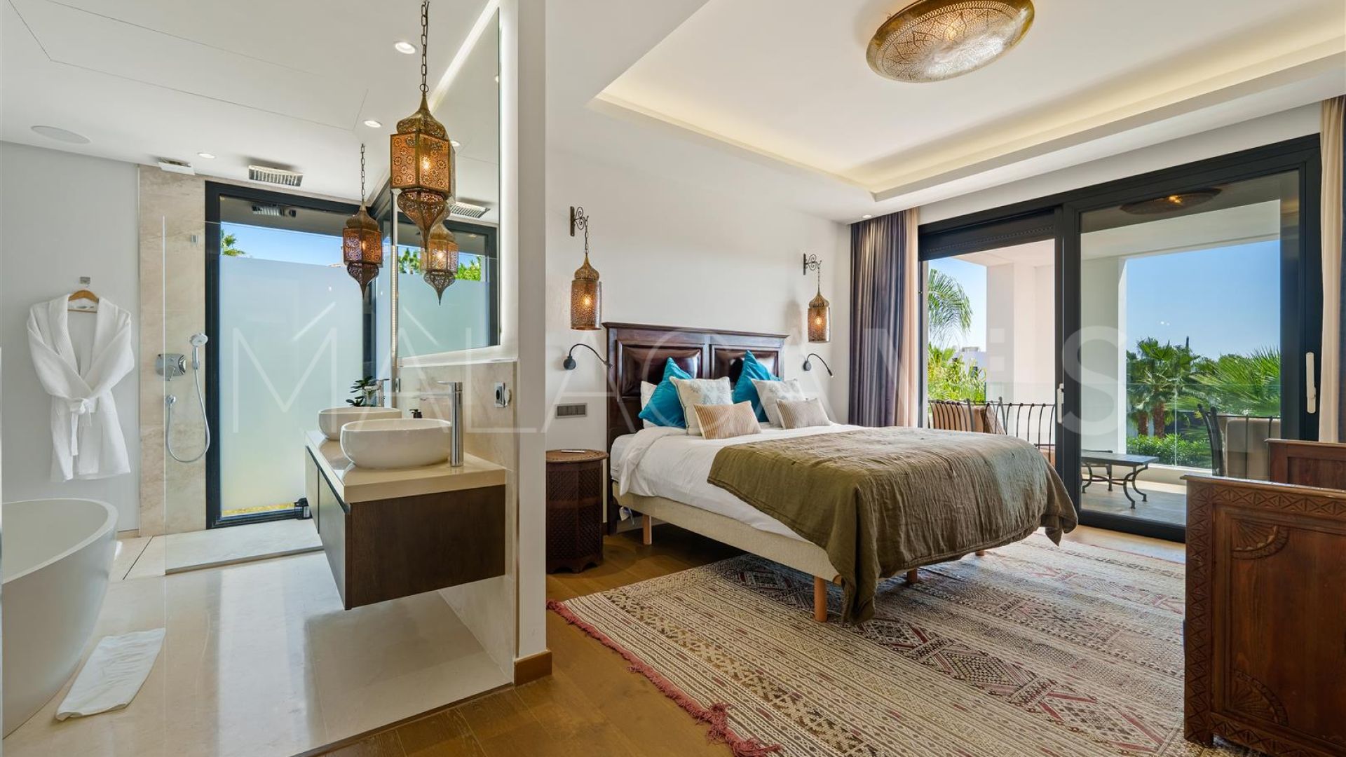 Nueva Andalucia 6 bedrooms villa for sale