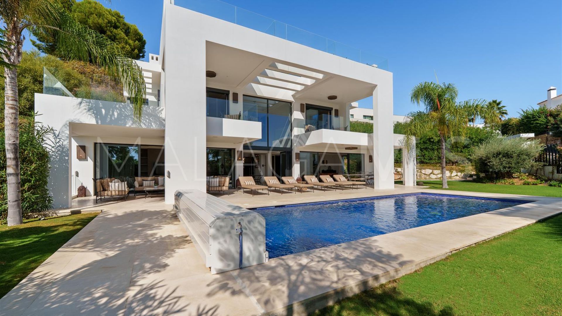 Nueva Andalucia 6 bedrooms villa for sale