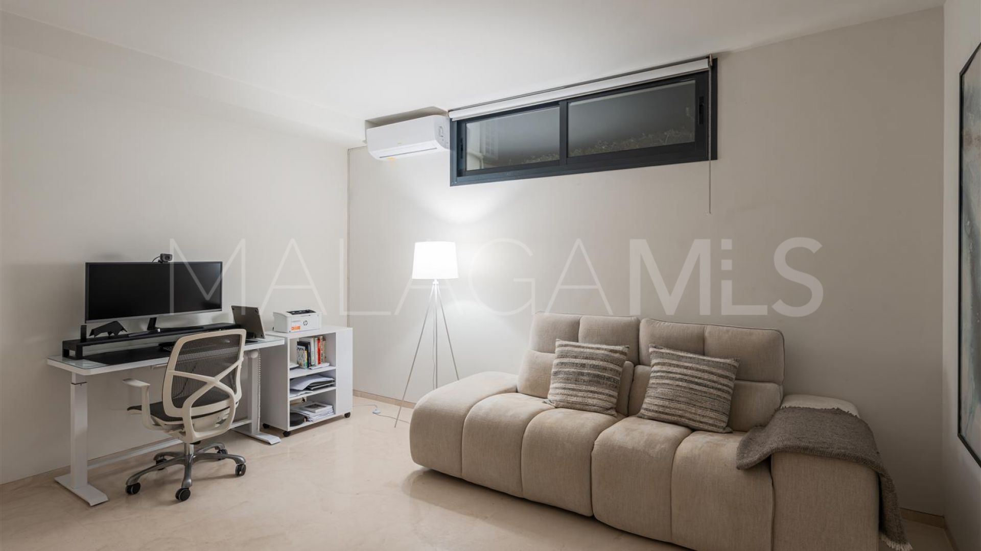 Villa for sale in Nueva Andalucia