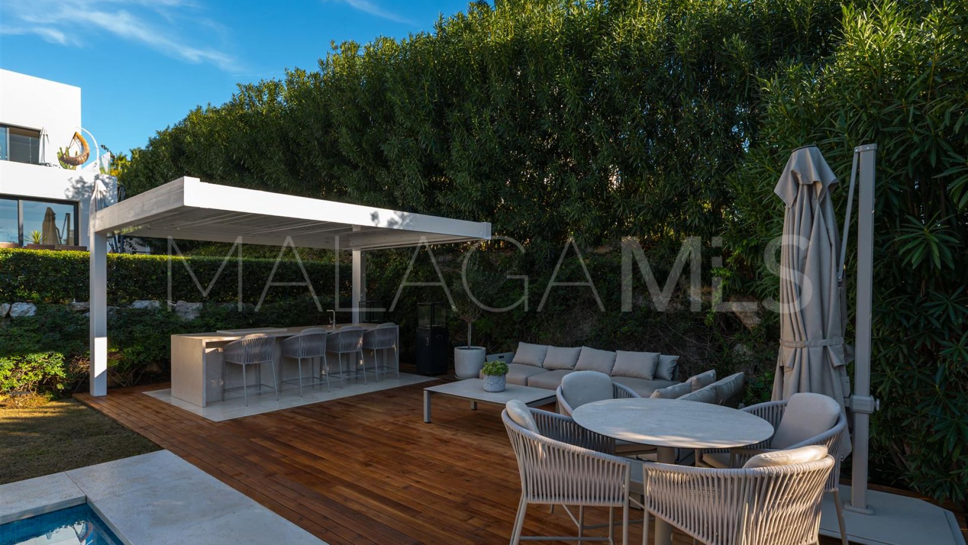 Villa for sale in Nueva Andalucia