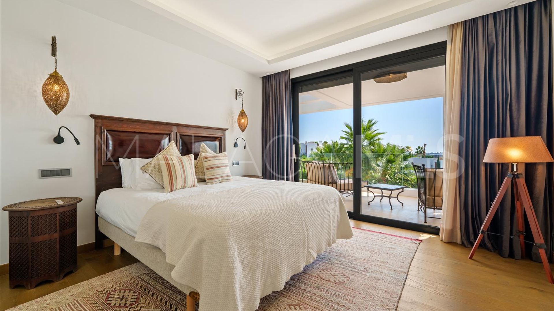 Nueva Andalucia 6 bedrooms villa for sale