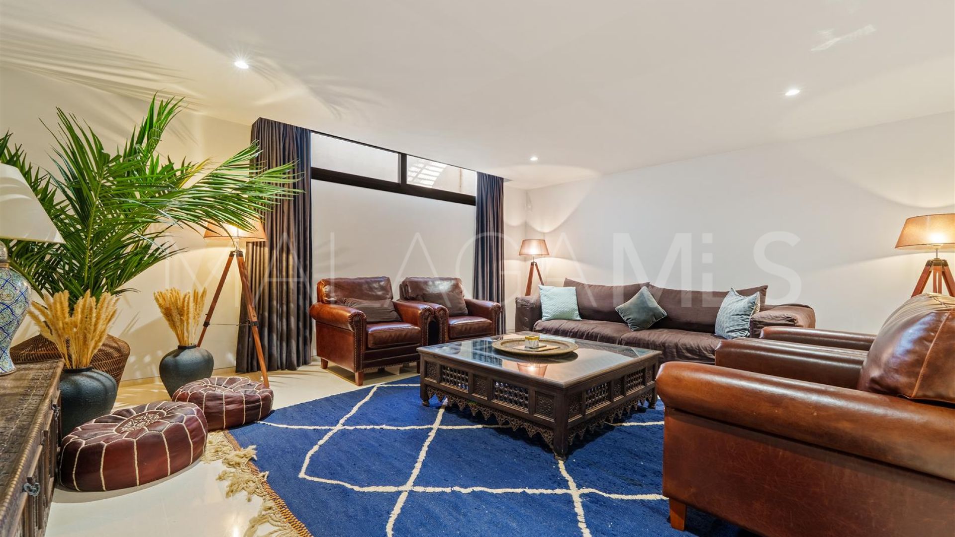 Nueva Andalucia 6 bedrooms villa for sale