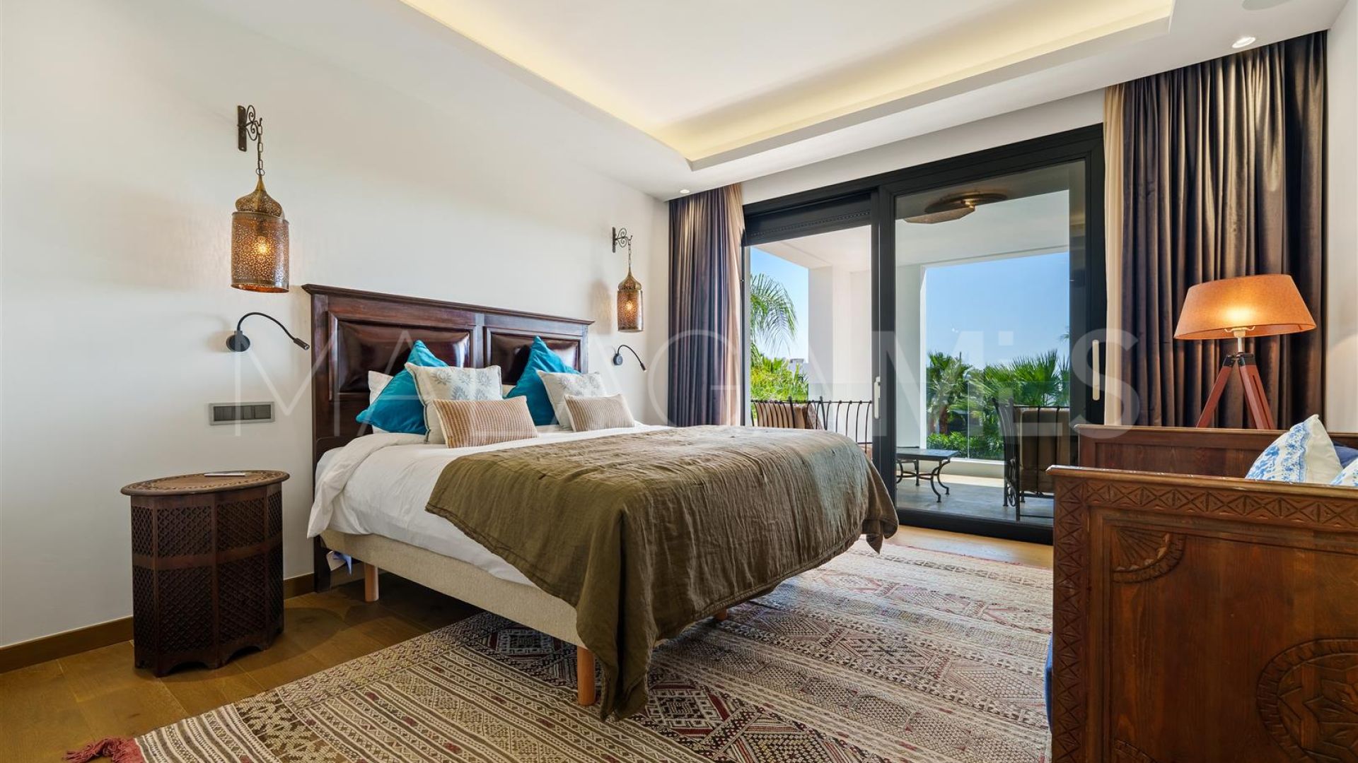 Nueva Andalucia 6 bedrooms villa for sale