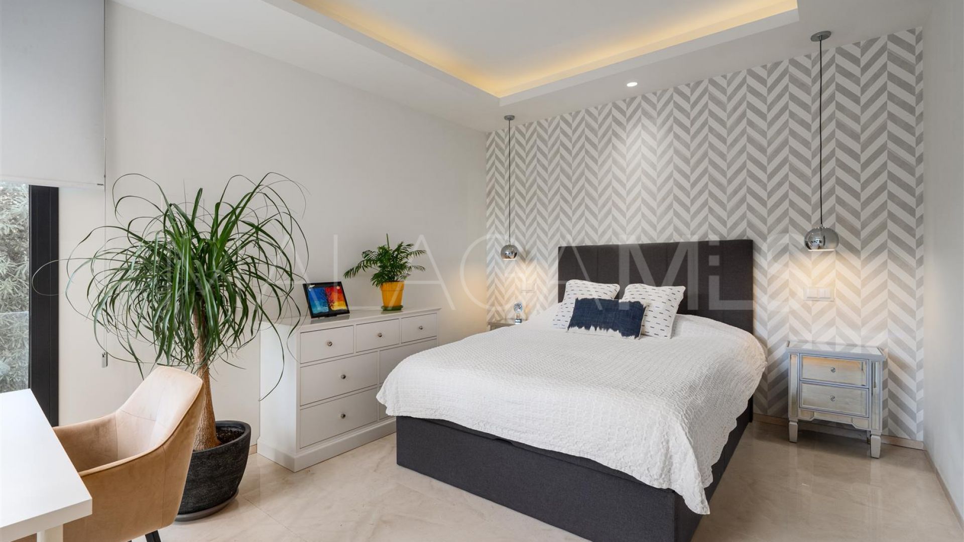 Villa for sale in Nueva Andalucia