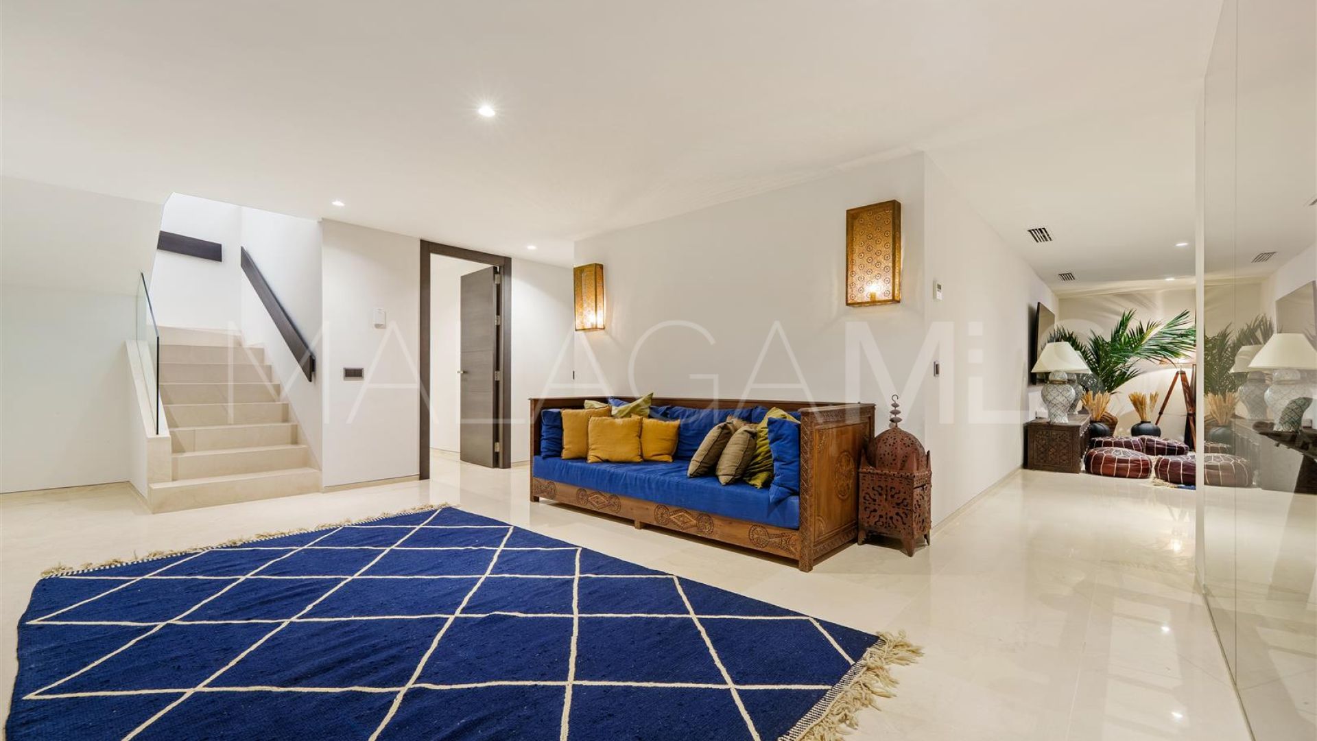 Nueva Andalucia 6 bedrooms villa for sale