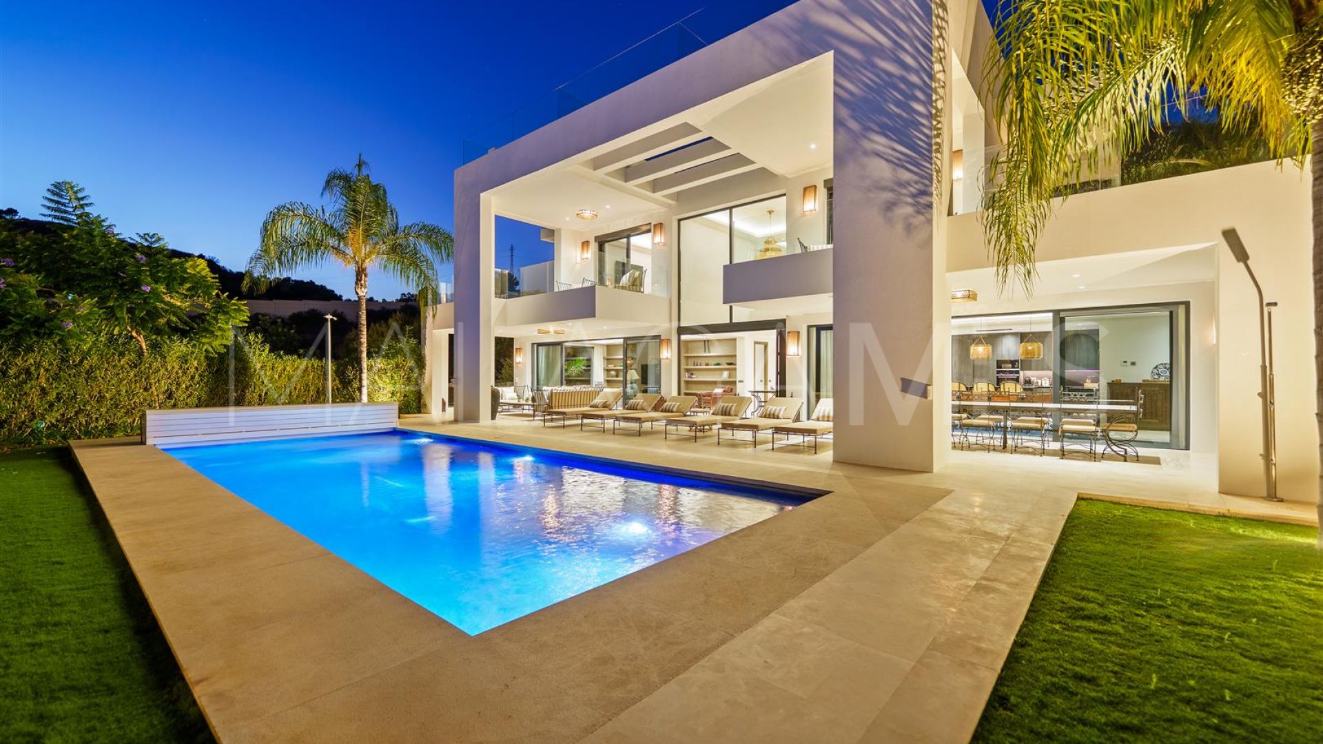Nueva Andalucia 6 bedrooms villa for sale