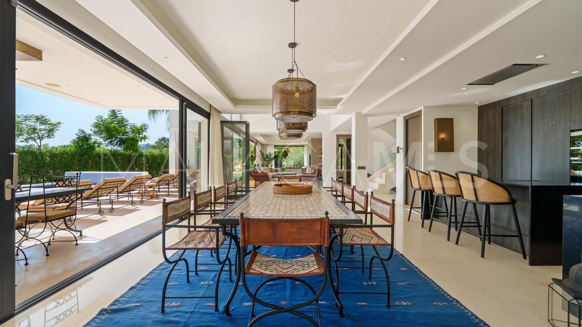 Nueva Andalucia 6 bedrooms villa for sale