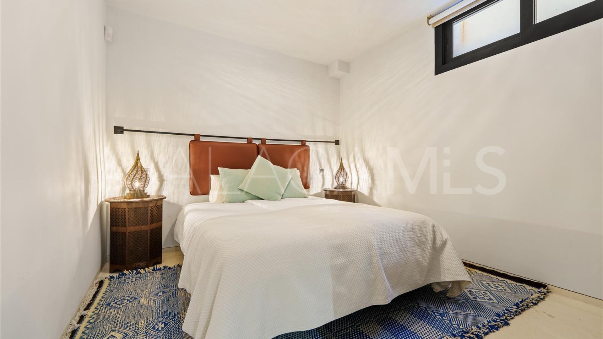 Nueva Andalucia 6 bedrooms villa for sale