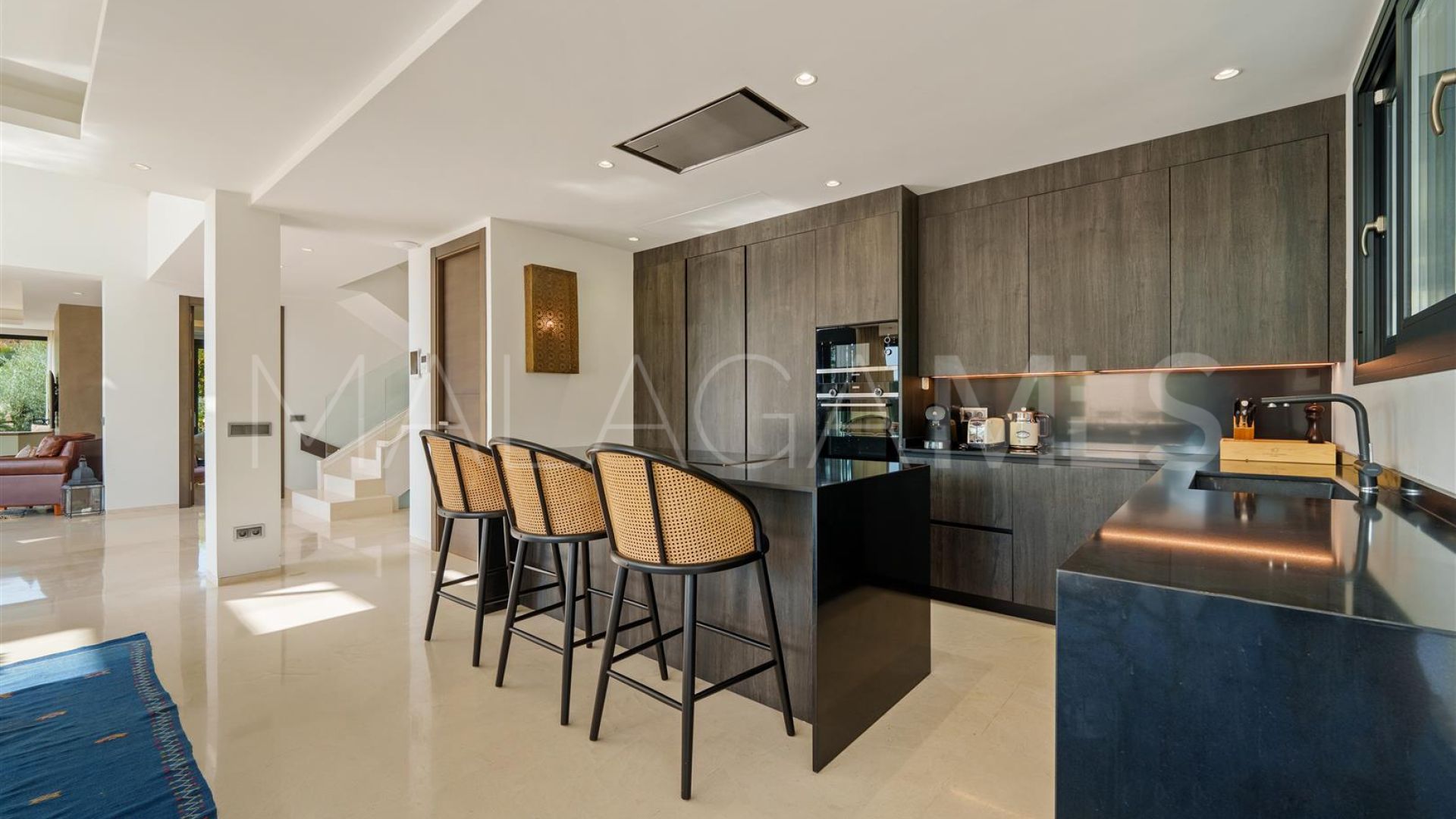 Nueva Andalucia 6 bedrooms villa for sale