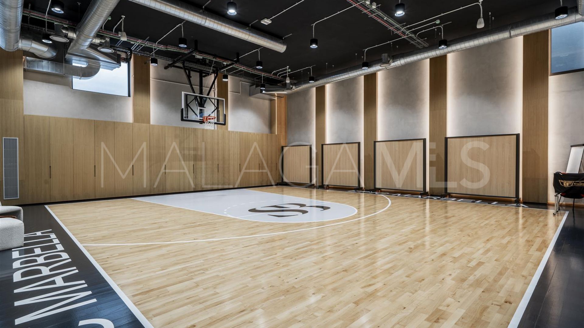 Ground floor duplex for sale in Marbella Goldene Meile