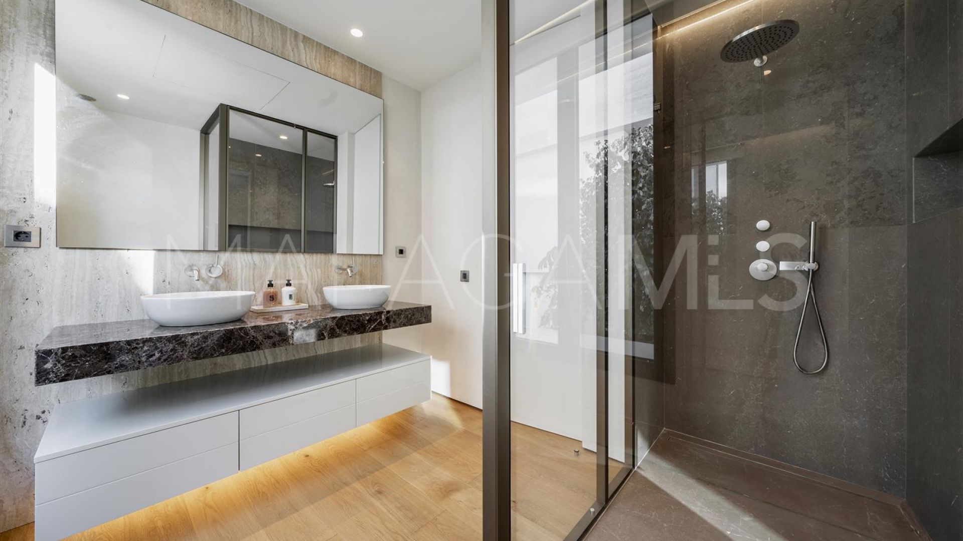 Ground floor duplex for sale in Marbella Goldene Meile