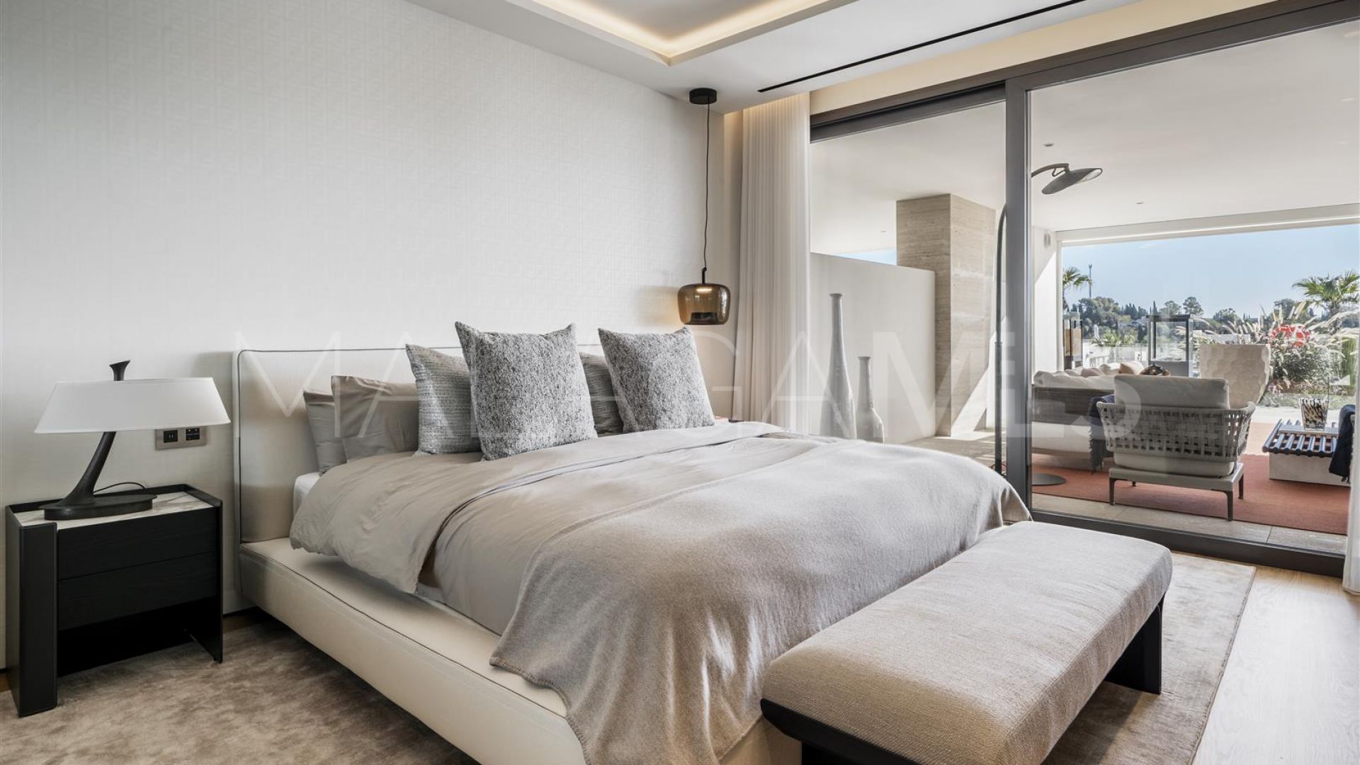 Ground floor duplex for sale in Marbella Goldene Meile