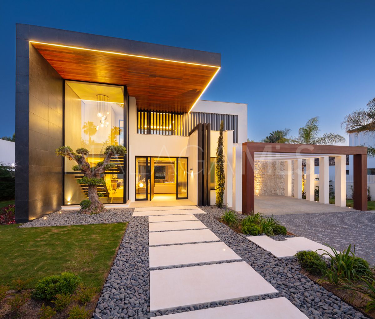 5 bedrooms villa for sale in Las Brisas