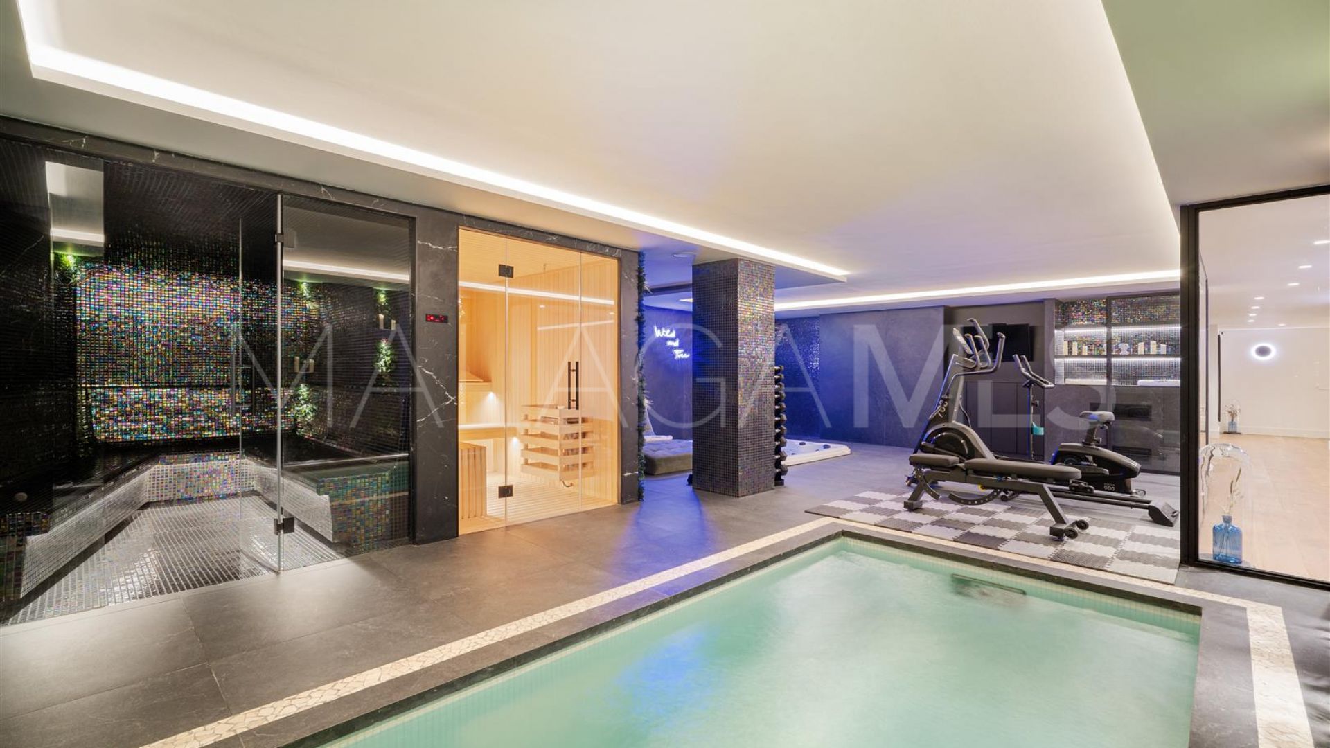 For sale Los Naranjos villa with 6 bedrooms