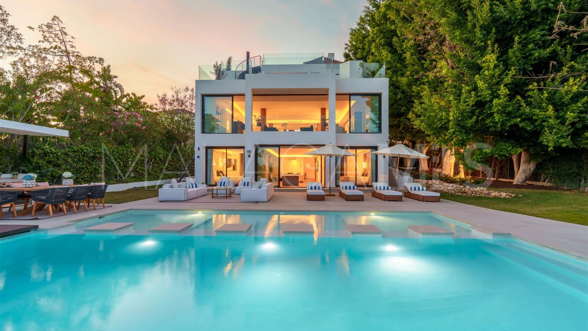 For sale Los Naranjos villa with 6 bedrooms