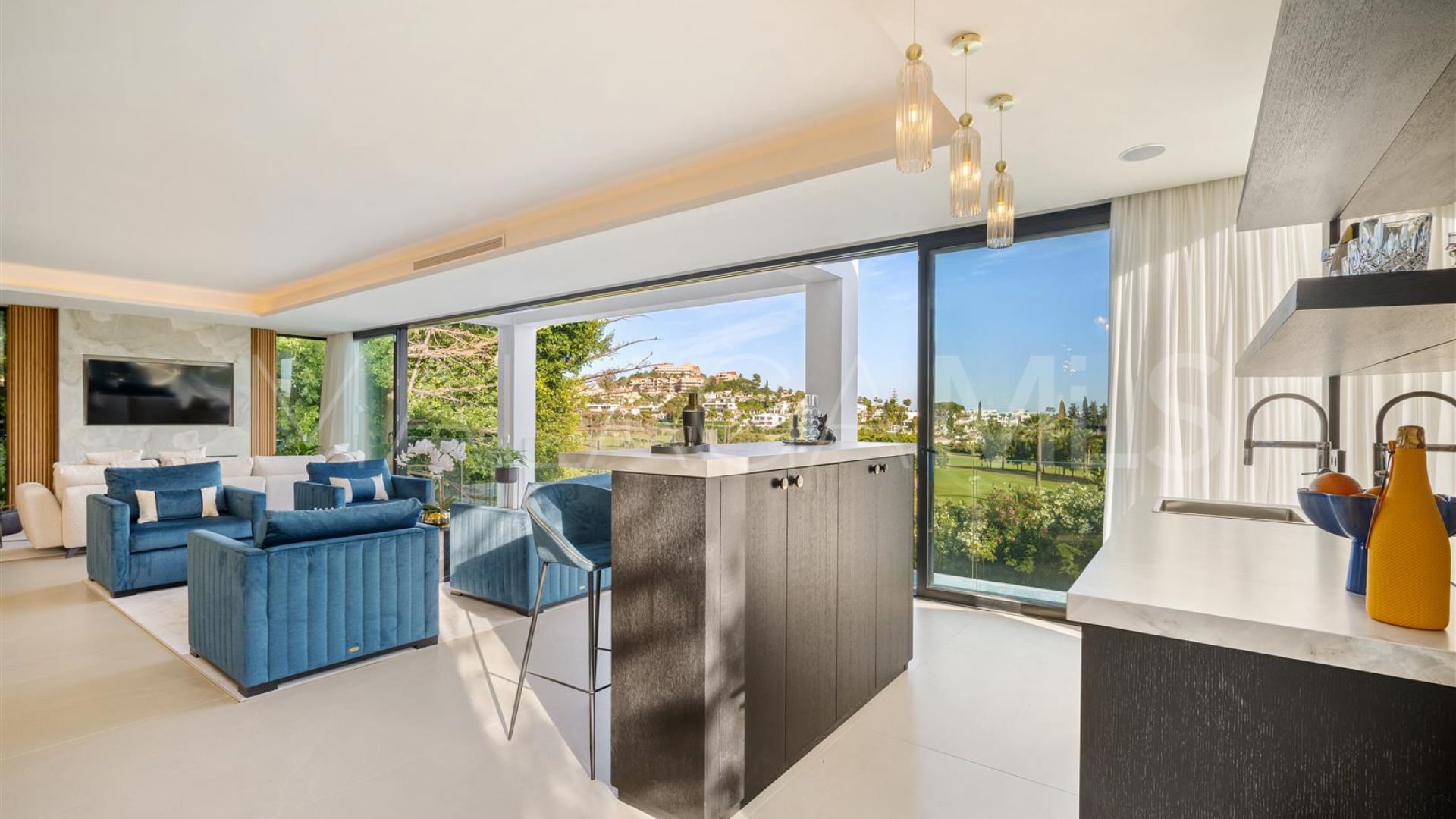 For sale Los Naranjos villa with 6 bedrooms