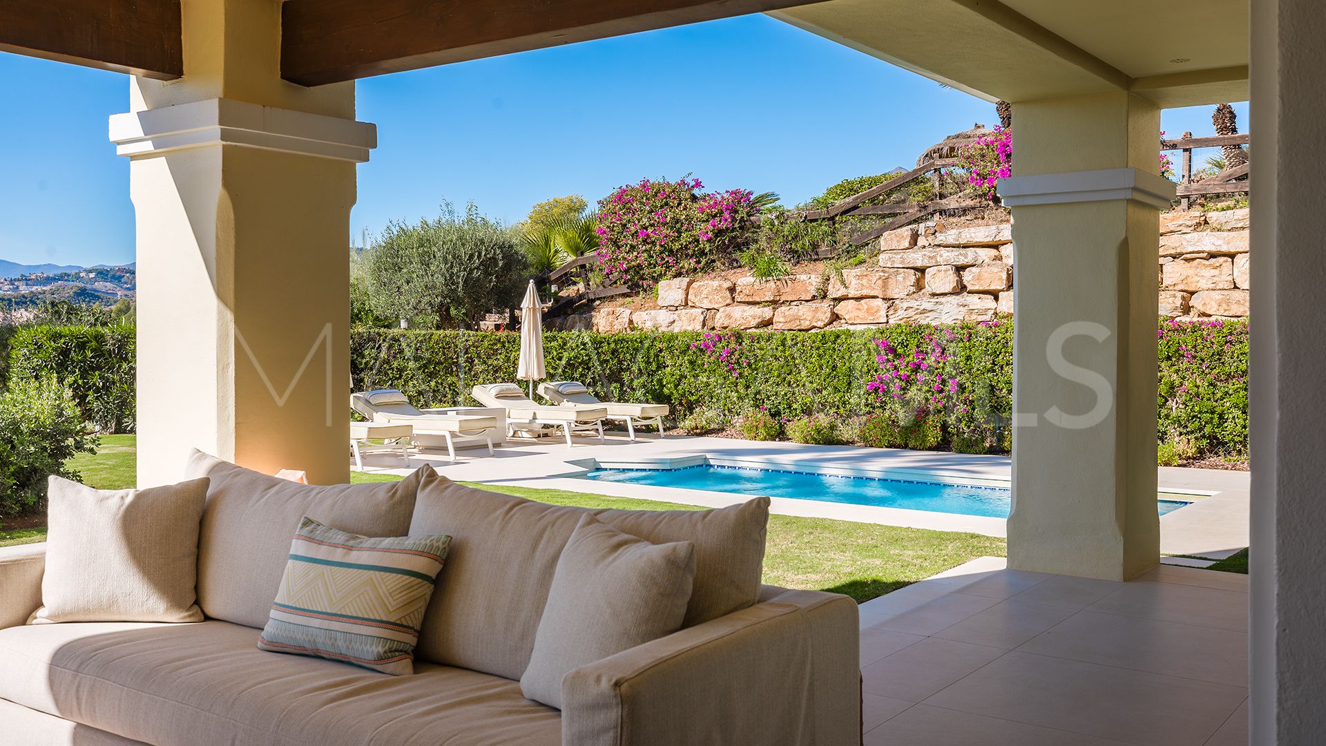 Markplanslägenhet for sale in Nueva Andalucia