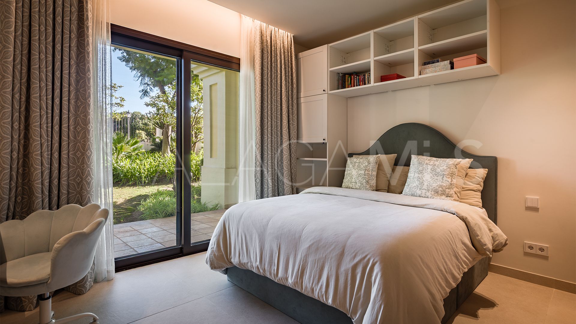 Markplanslägenhet for sale in Nueva Andalucia