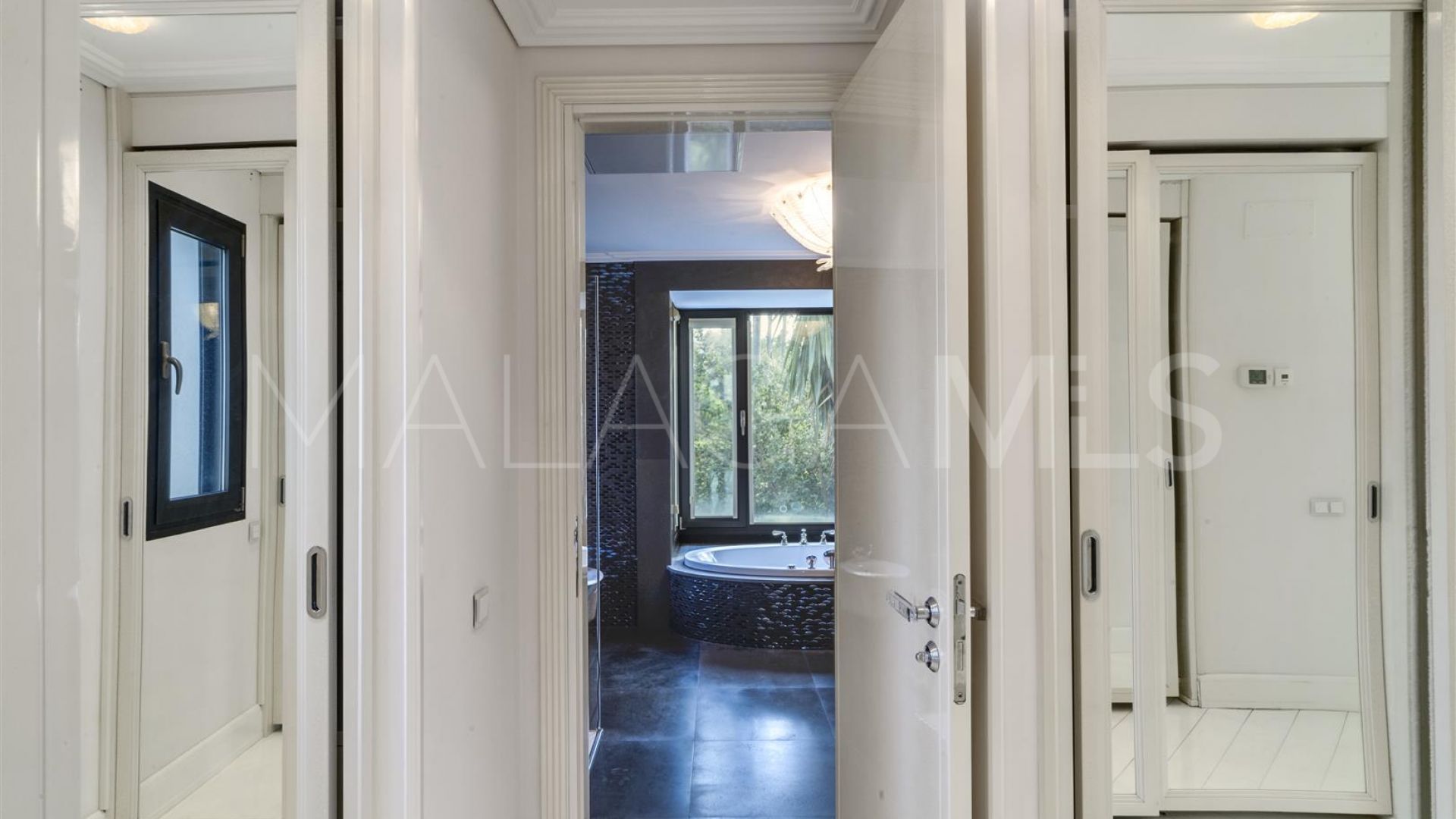 Villa a la venta in Lomas de Magna Marbella de 6 bedrooms