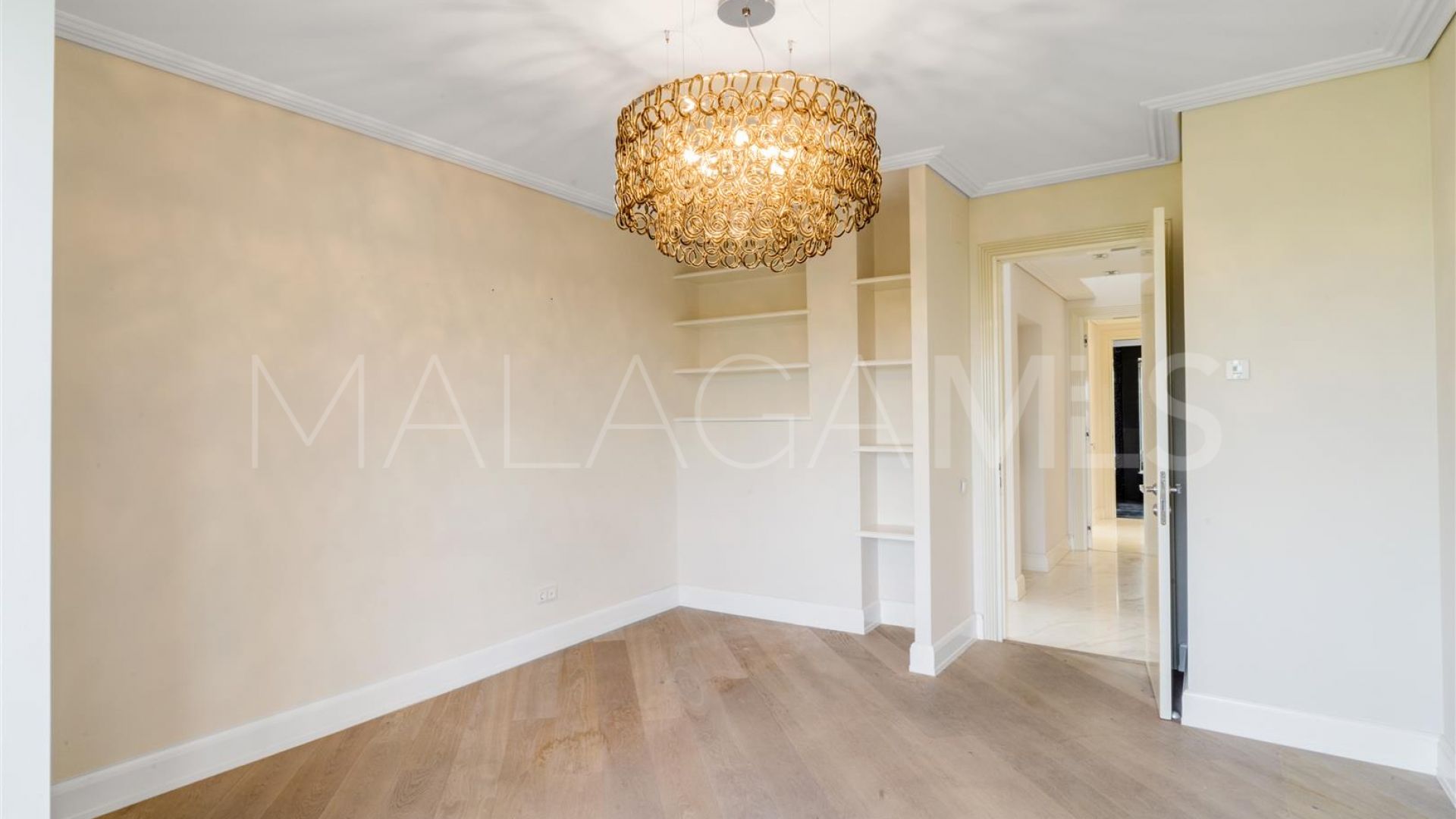 Villa a la venta in Lomas de Magna Marbella de 6 bedrooms
