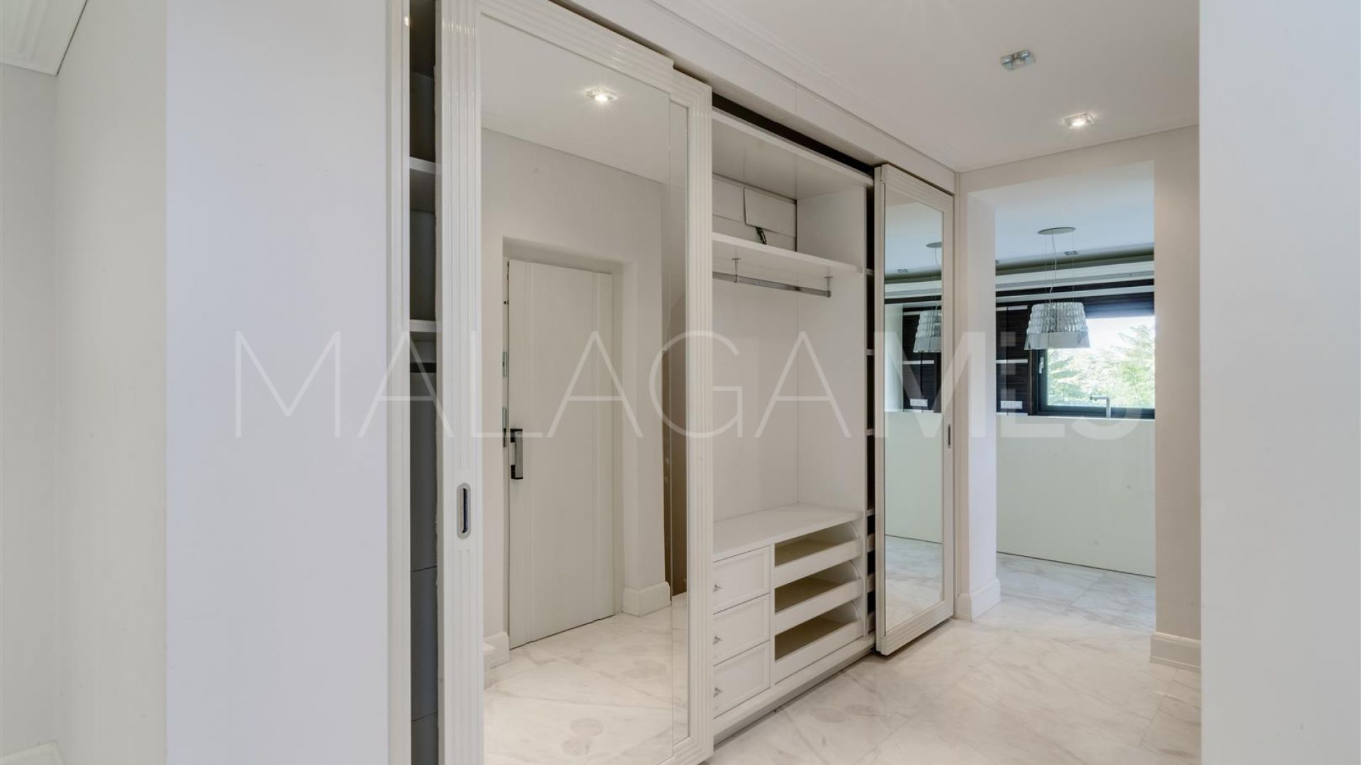 Villa a la venta in Lomas de Magna Marbella de 6 bedrooms