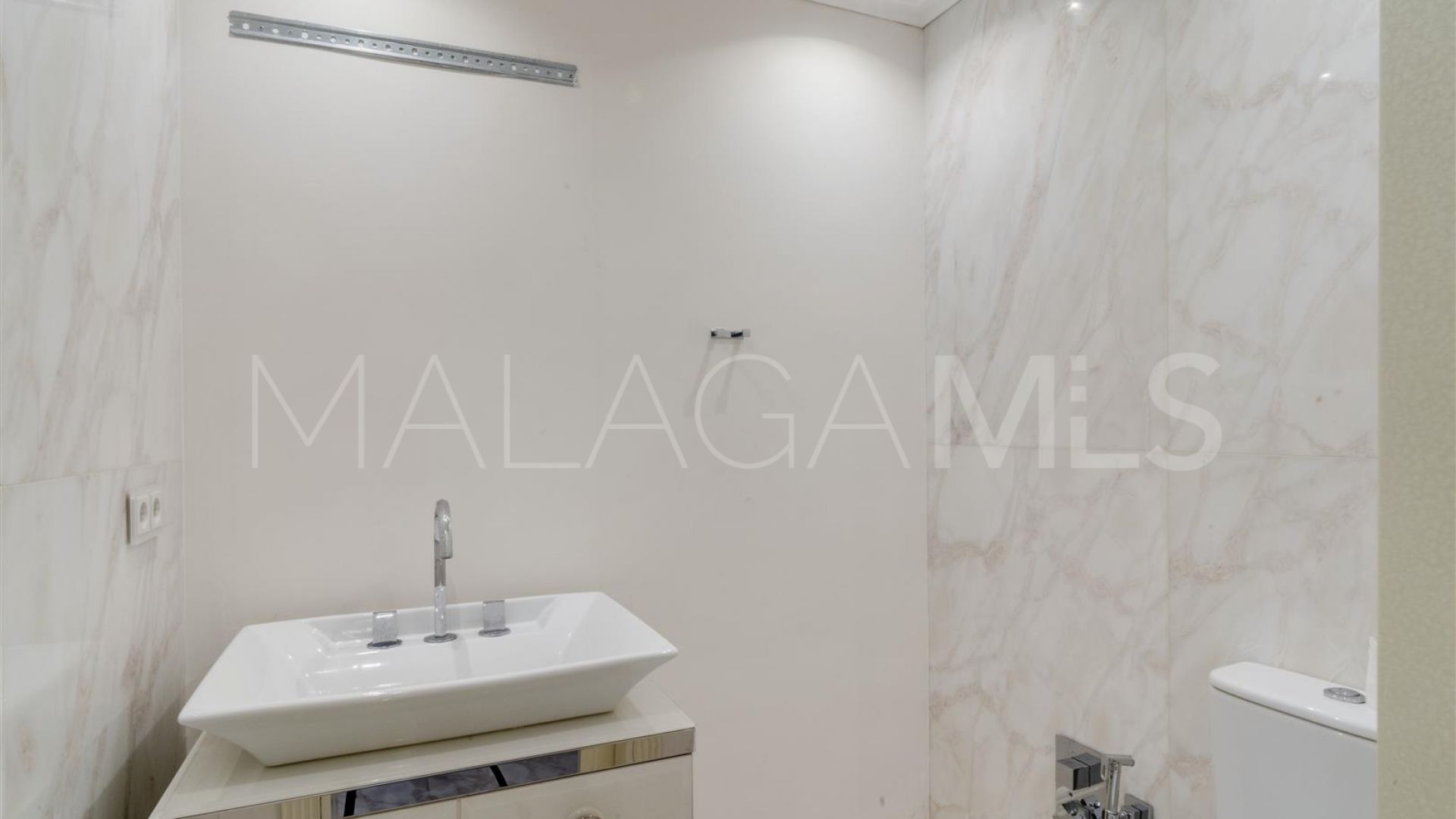Villa a la venta in Lomas de Magna Marbella de 6 bedrooms