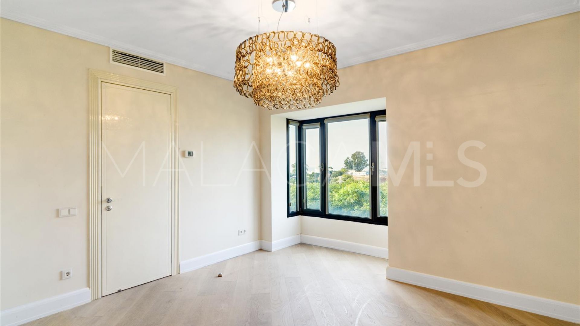Villa a la venta in Lomas de Magna Marbella de 6 bedrooms
