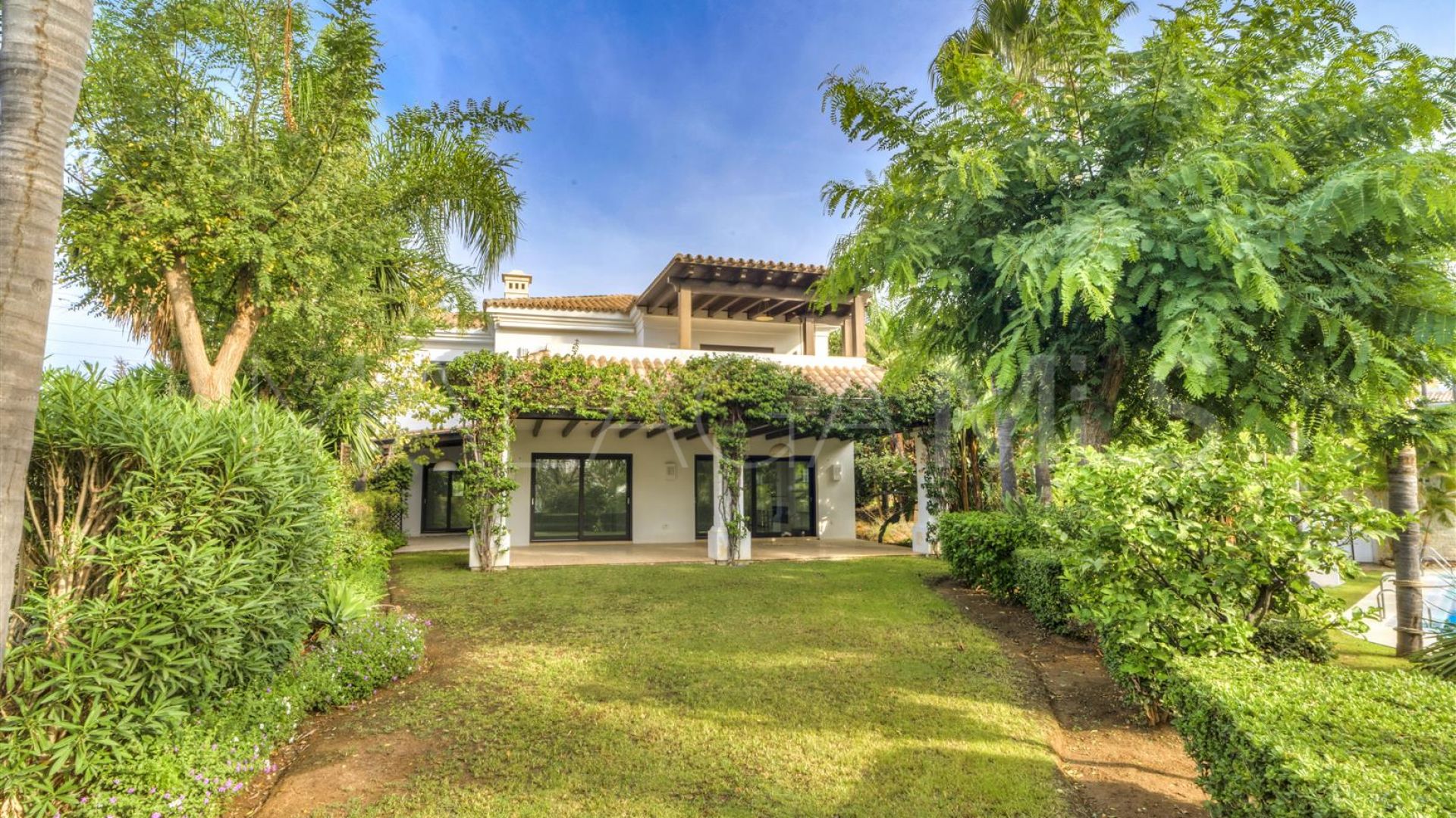 Villa a la venta in Lomas de Magna Marbella de 6 bedrooms