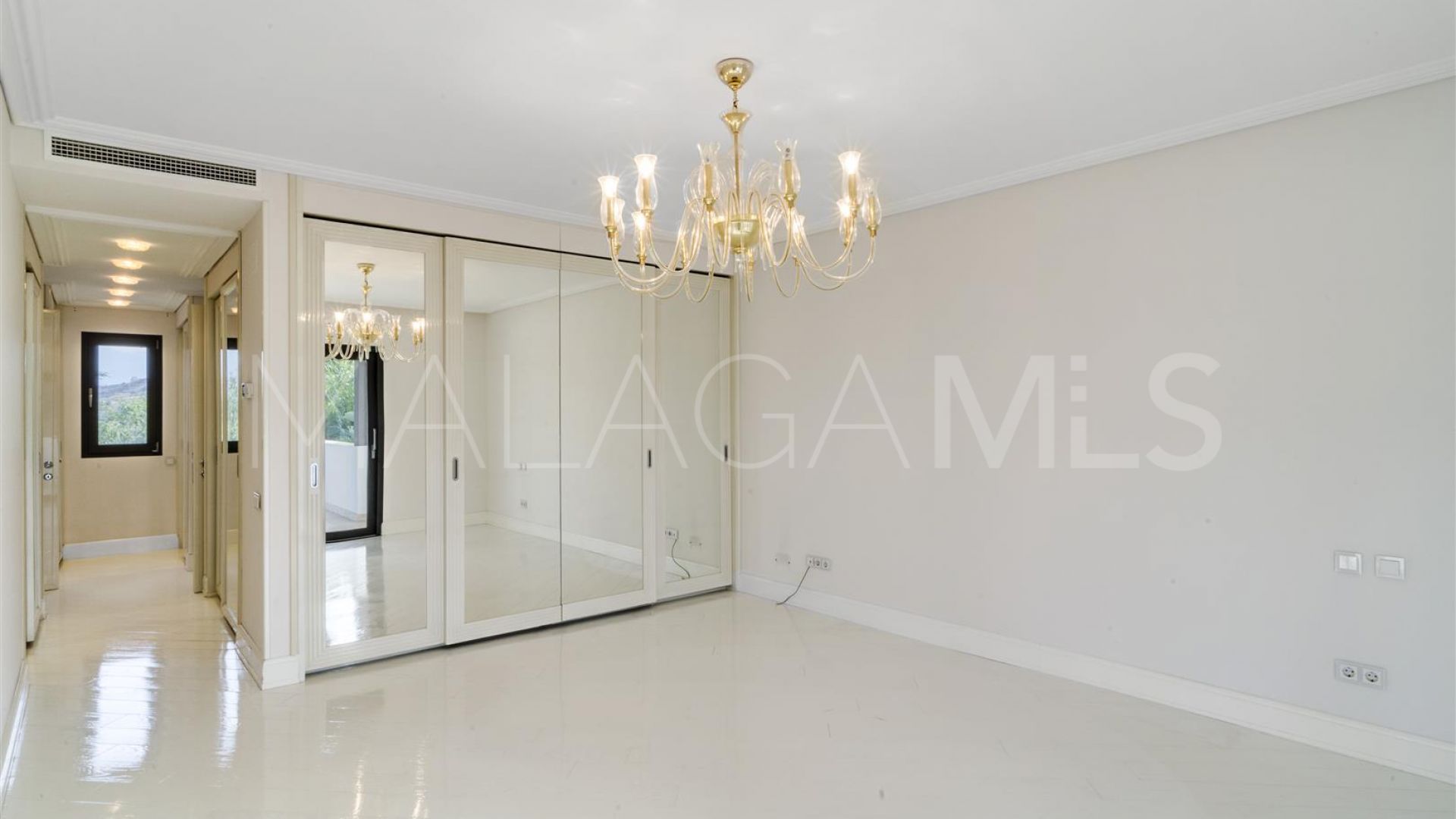 Villa a la venta in Lomas de Magna Marbella de 6 bedrooms
