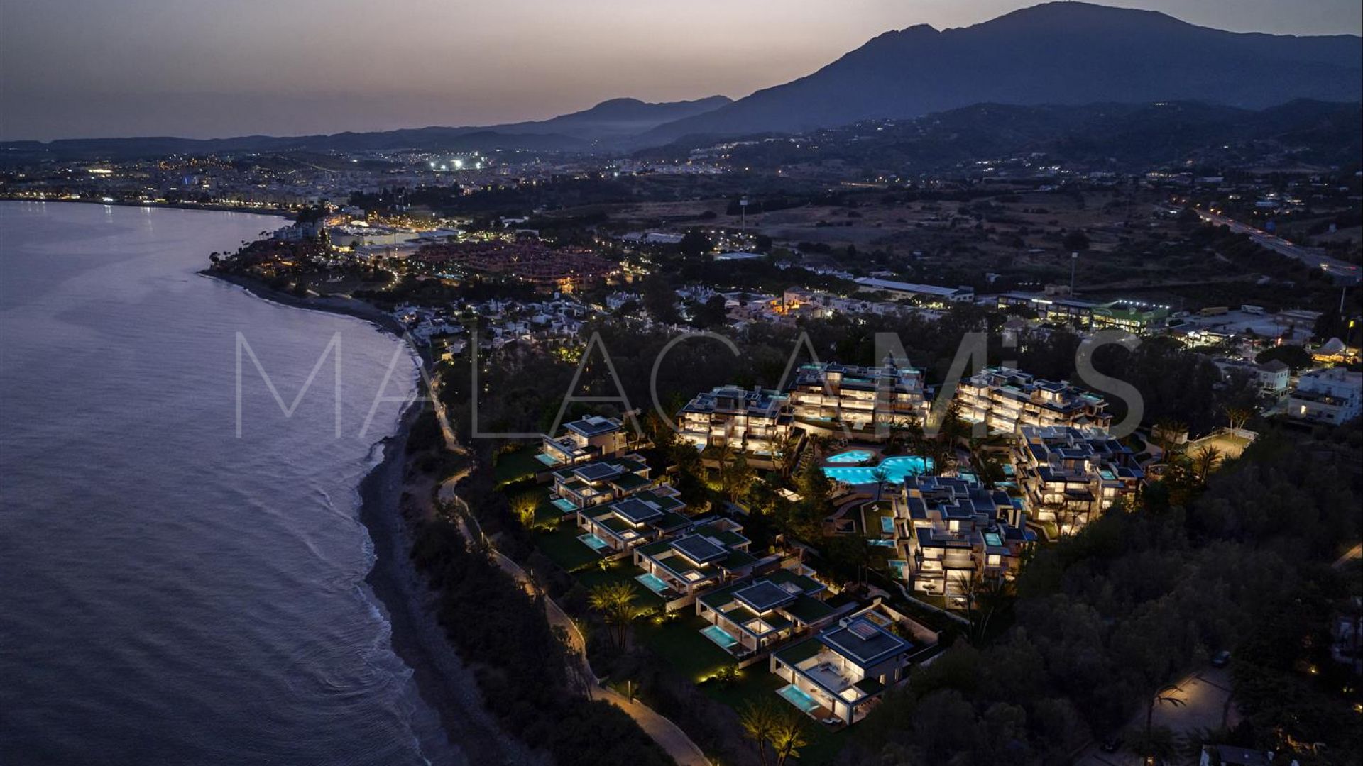 Lägenhet for sale in Beach Side New Golden Mile