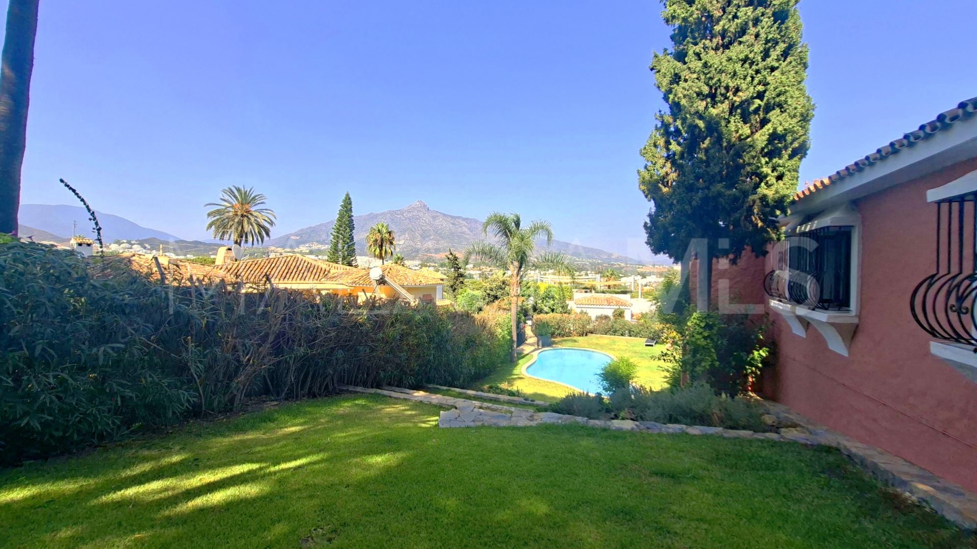 Aloha, villa a la venta with 5 bedrooms