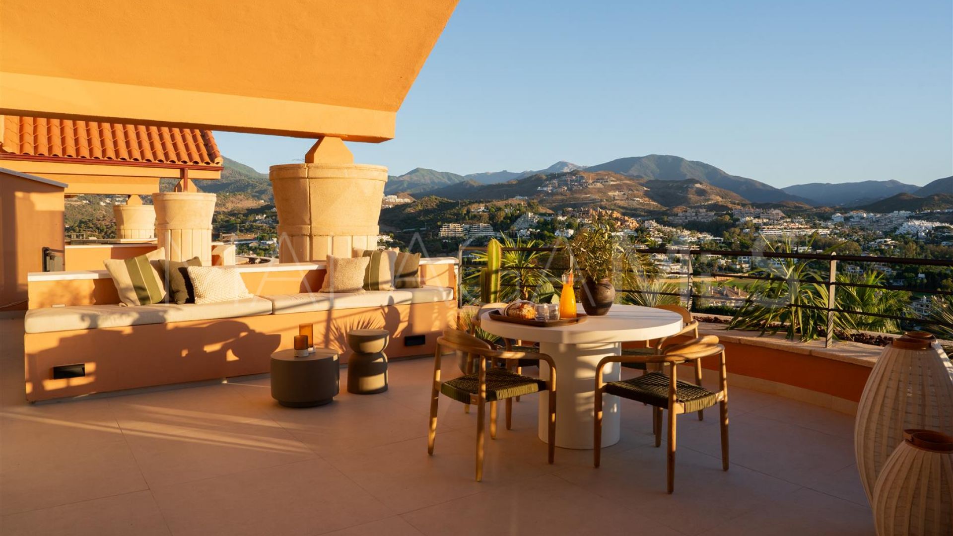 Zweistöckiges penthouse for sale in Magna Marbella