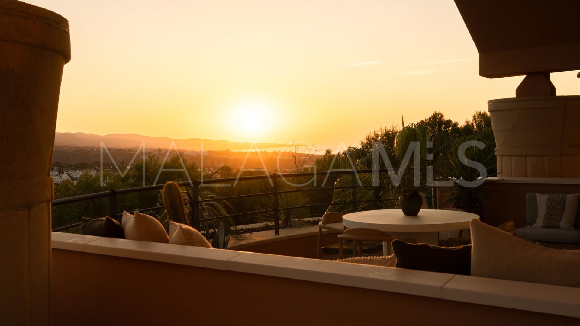 Zweistöckiges penthouse for sale in Magna Marbella