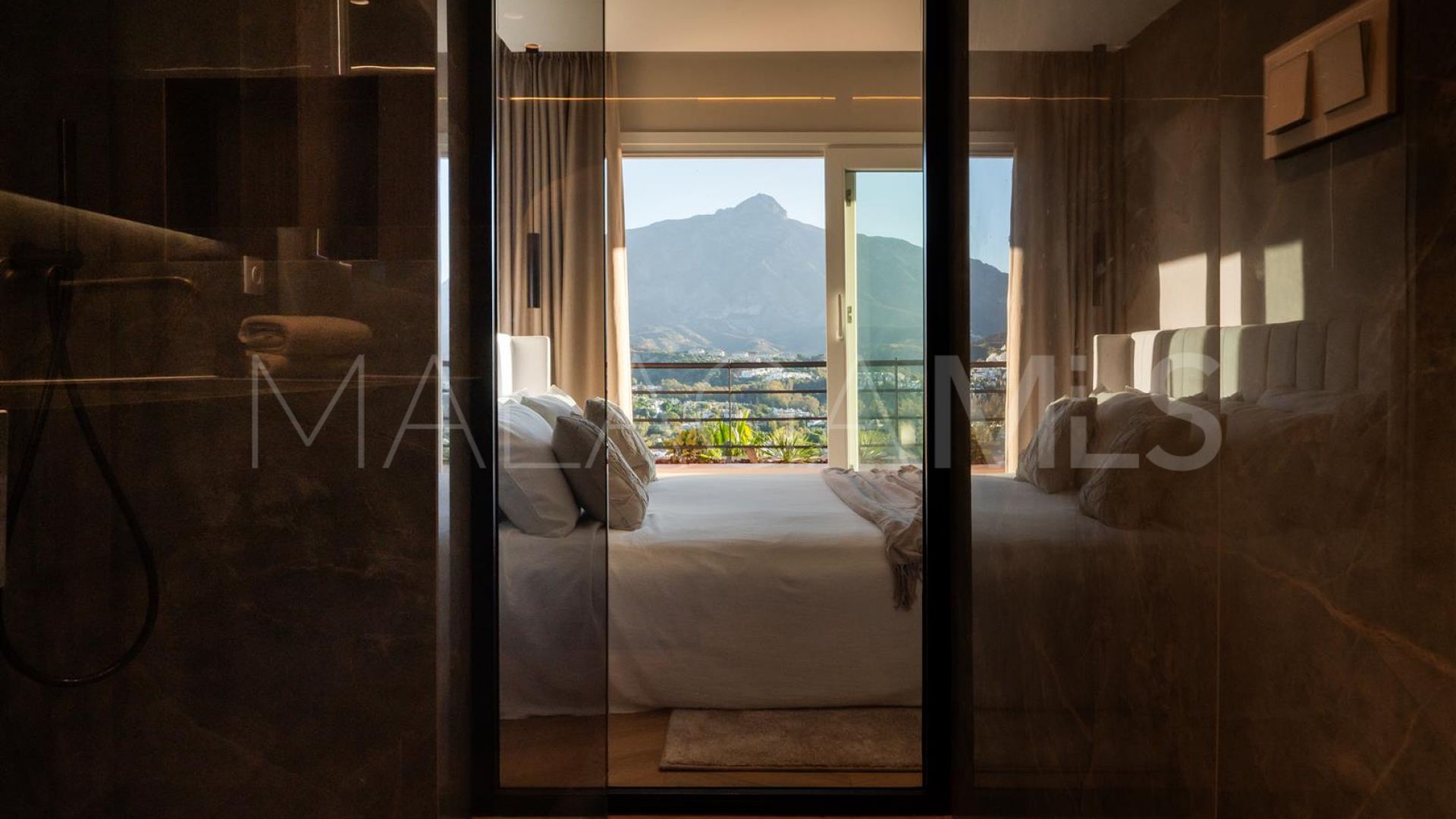 Zweistöckiges penthouse for sale in Magna Marbella