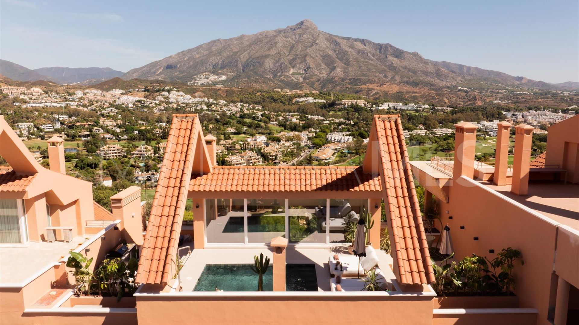 Zweistöckiges penthouse for sale in Magna Marbella