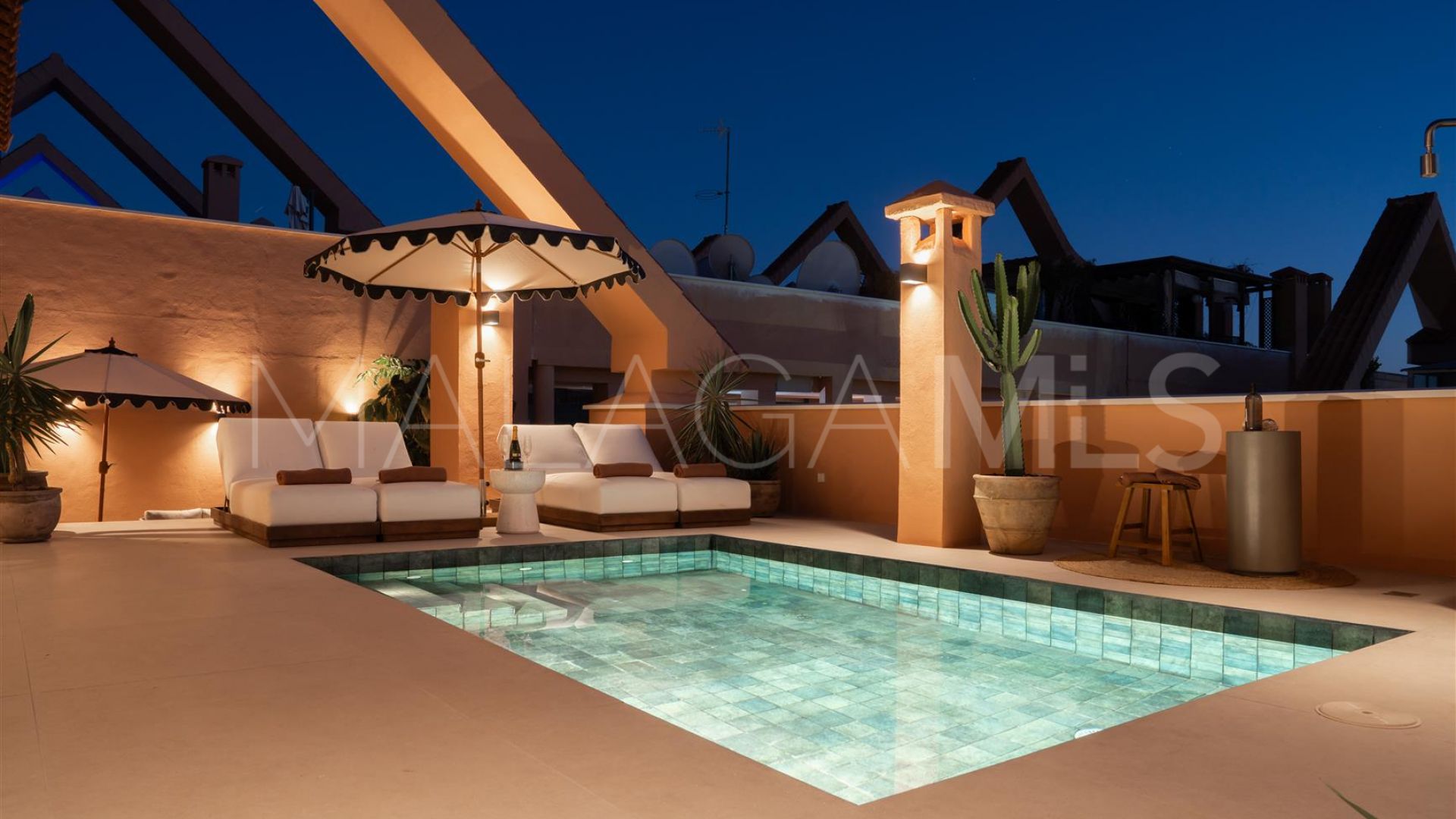 Zweistöckiges penthouse for sale in Magna Marbella