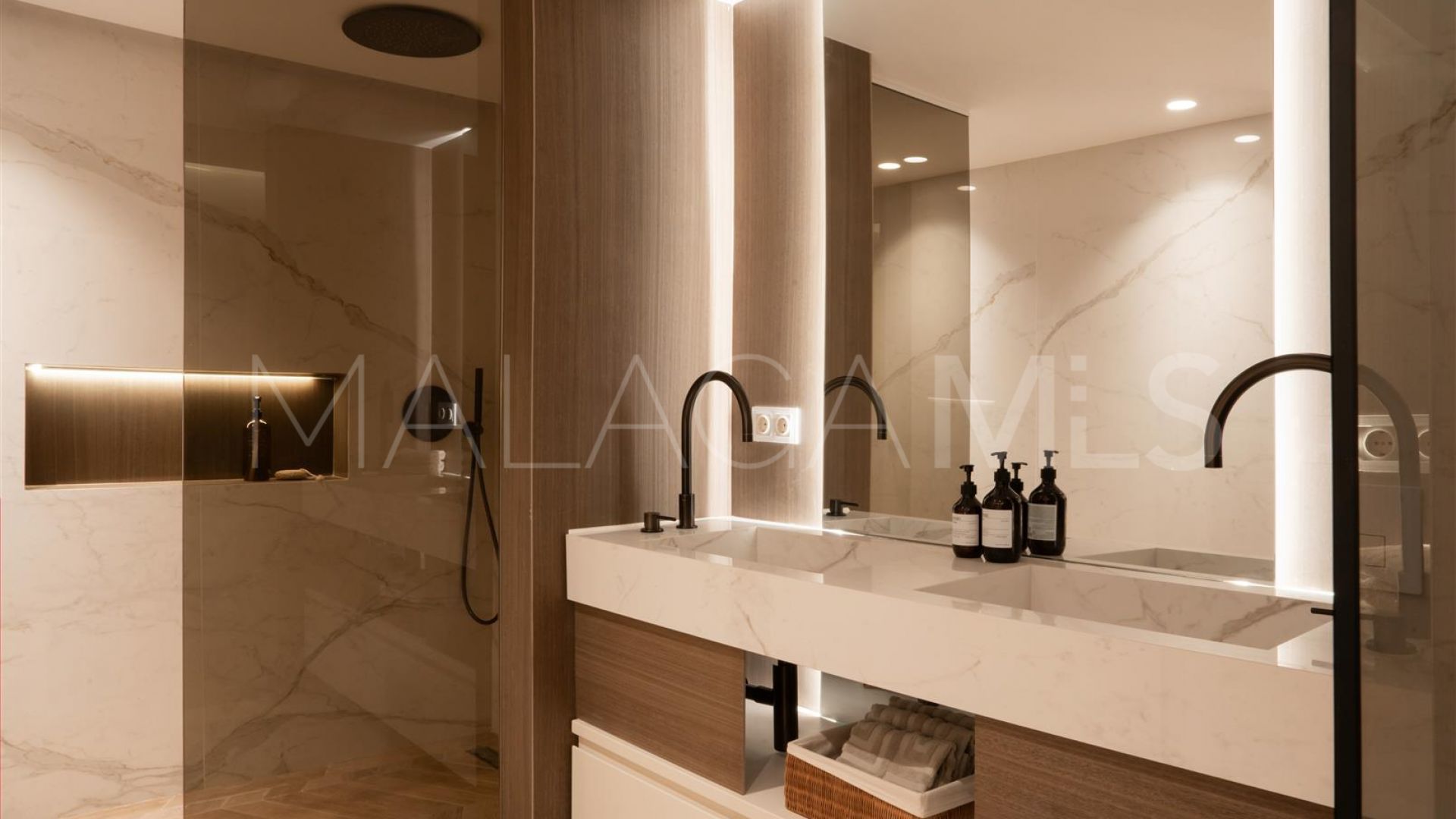 Zweistöckiges penthouse for sale in Magna Marbella
