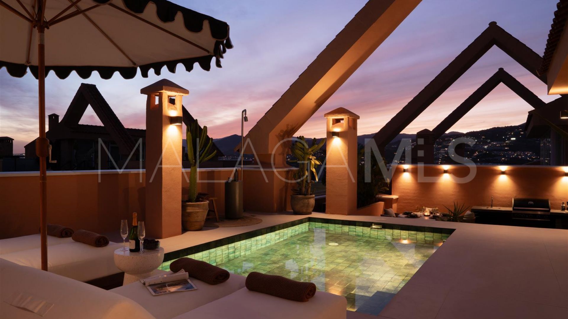 Zweistöckiges penthouse for sale in Magna Marbella