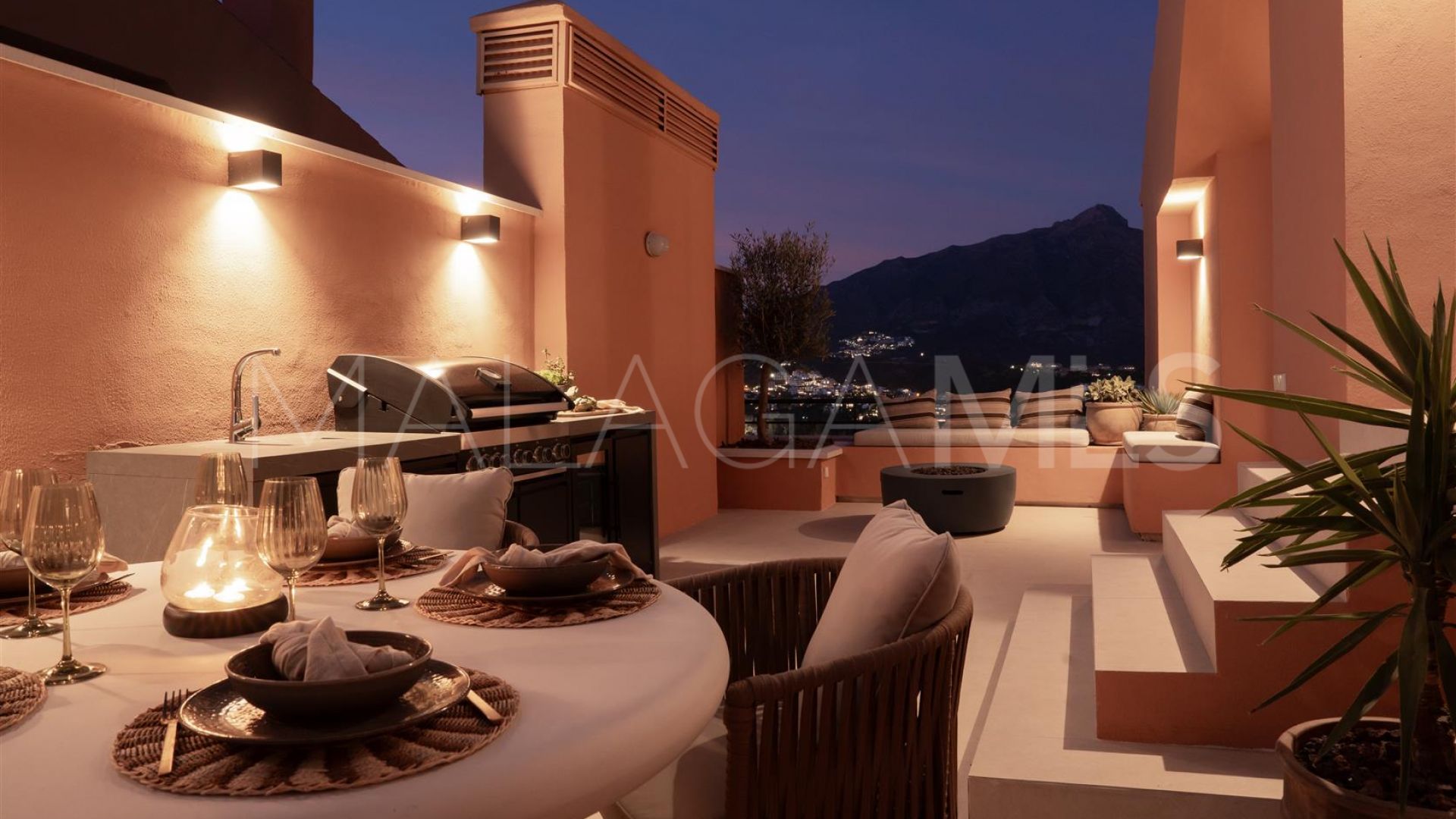 Zweistöckiges penthouse for sale in Magna Marbella