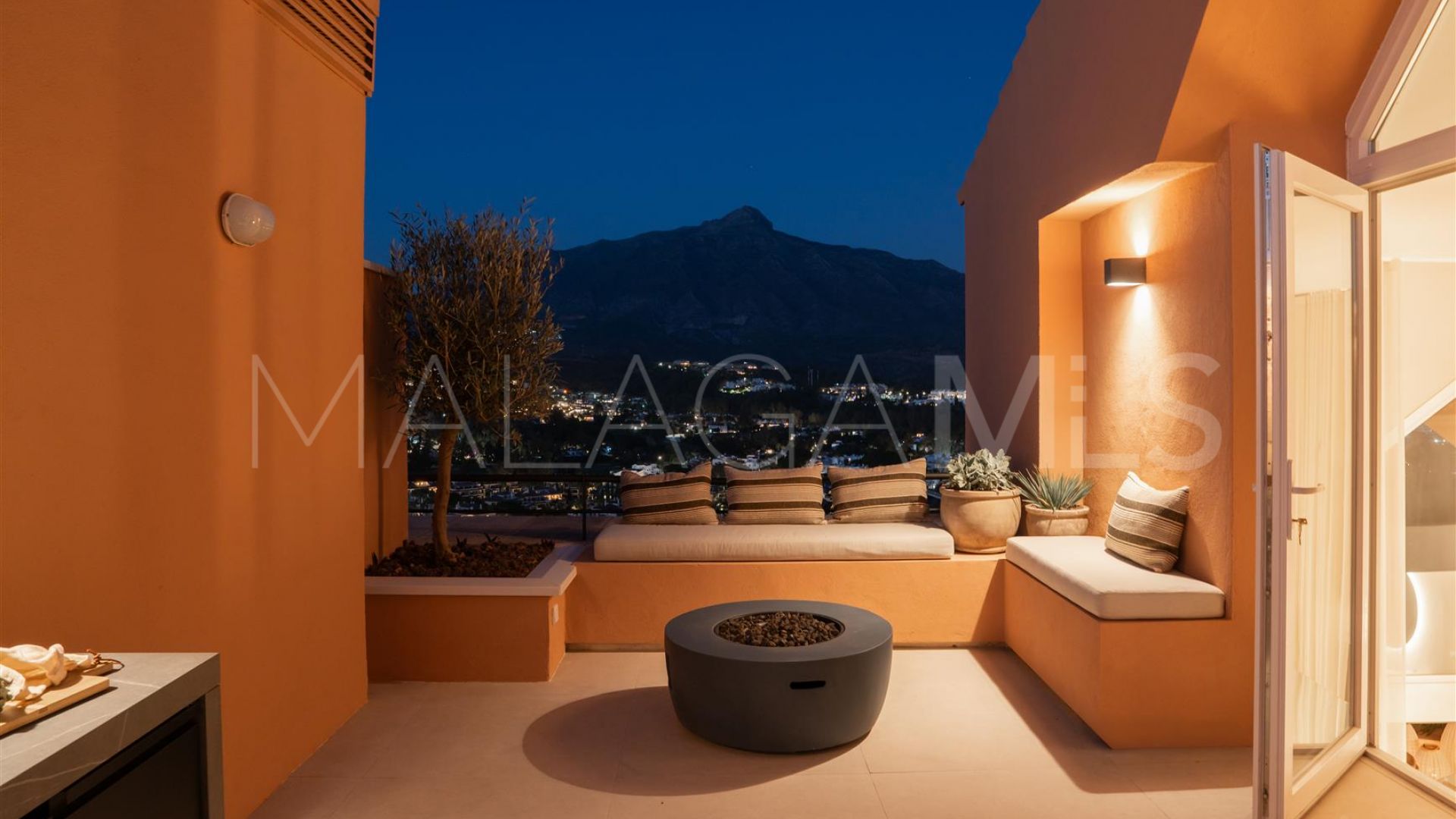 Zweistöckiges penthouse for sale in Magna Marbella