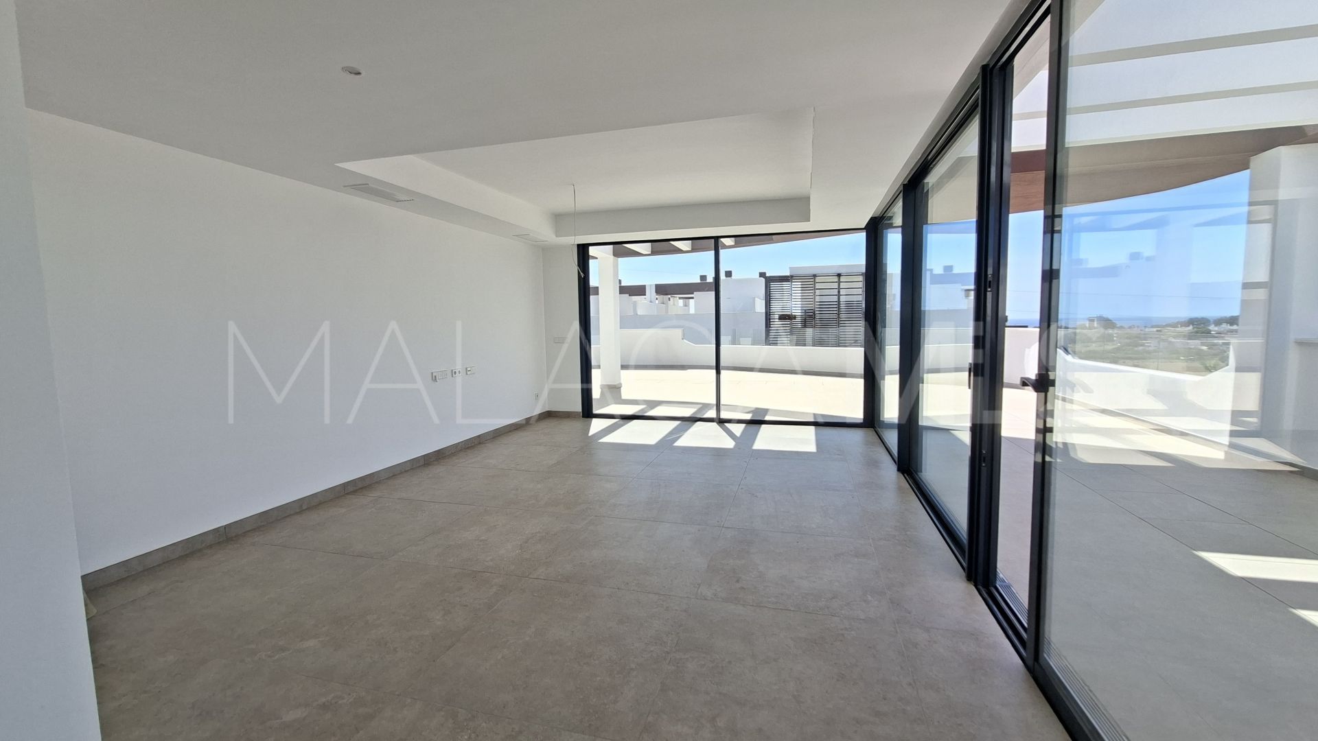 For sale Benahavis penthouse with 3 bedrooms