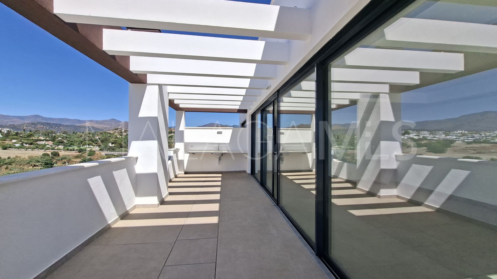 For sale Benahavis penthouse with 3 bedrooms