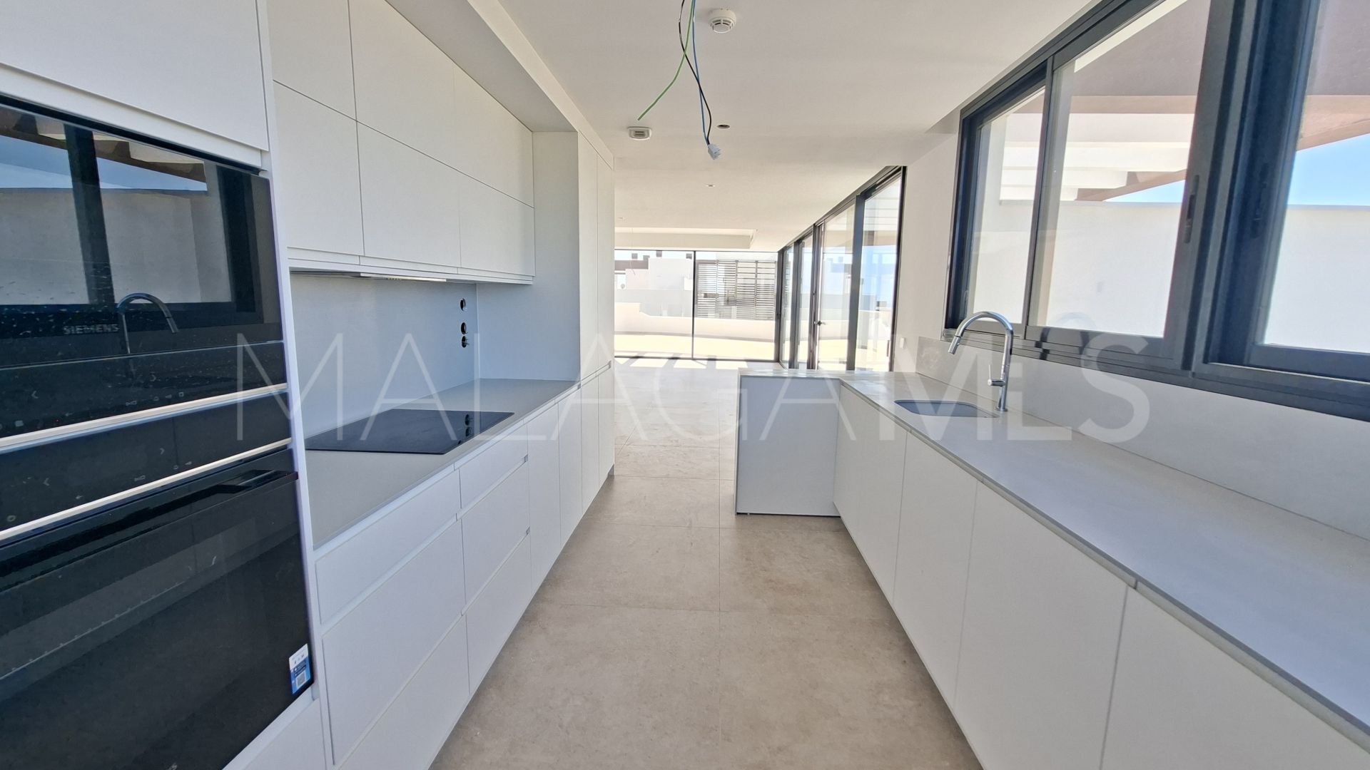 For sale Benahavis penthouse with 3 bedrooms